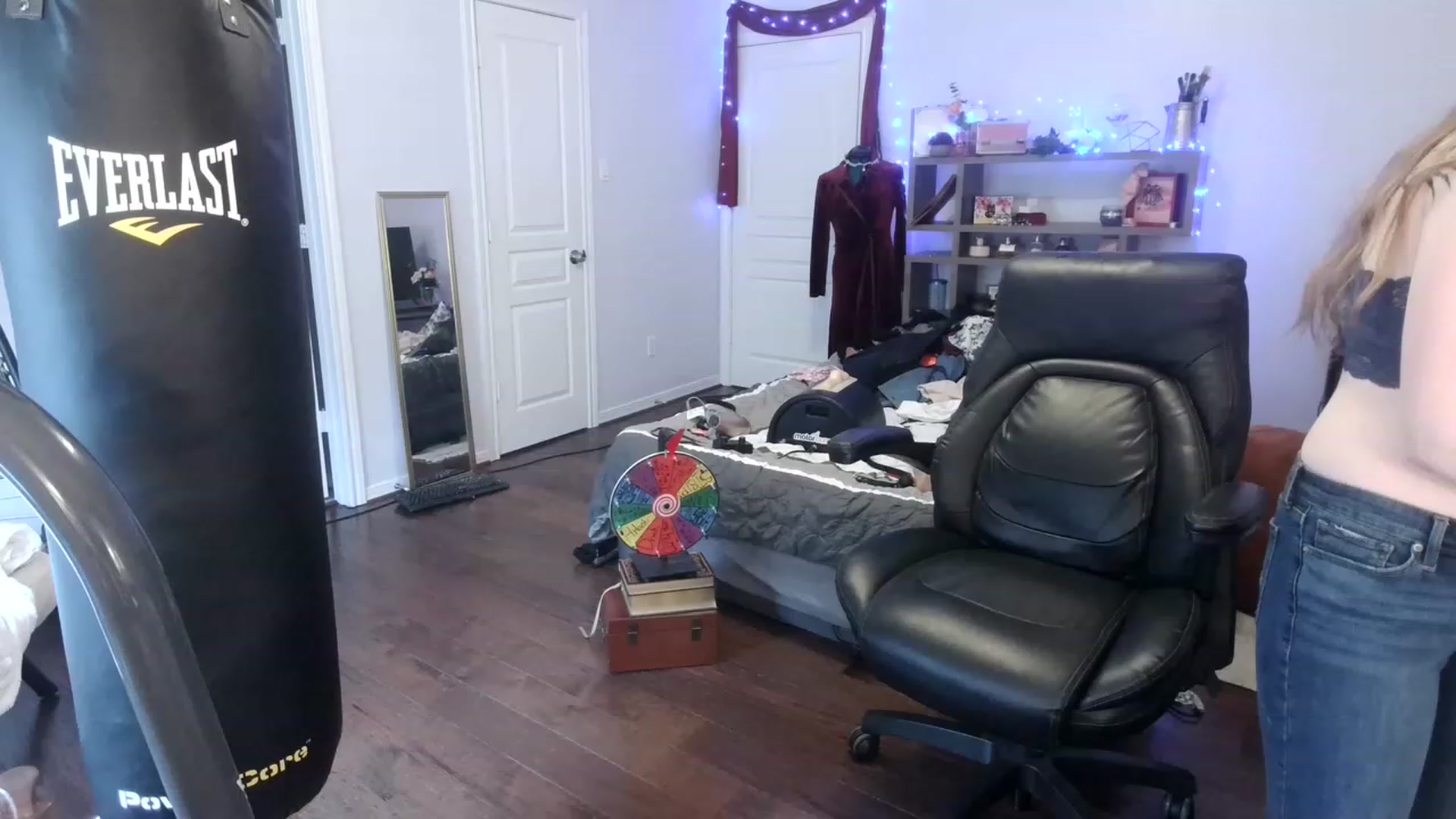 Gallery image thumbnail from Bunnydathug's myfreecams stream on, 03/02/2023, 18:42 image 6 of 20