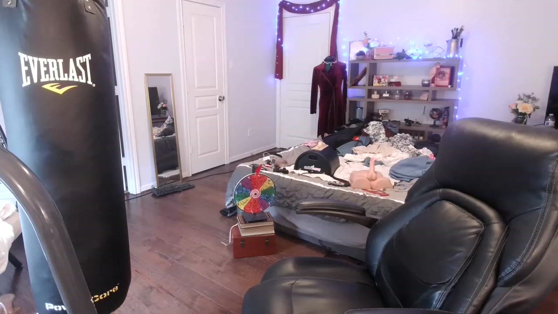 Gallery image thumbnail from Bunnydathug's myfreecams stream on, 03/02/2023, 18:42 image 1 of 20