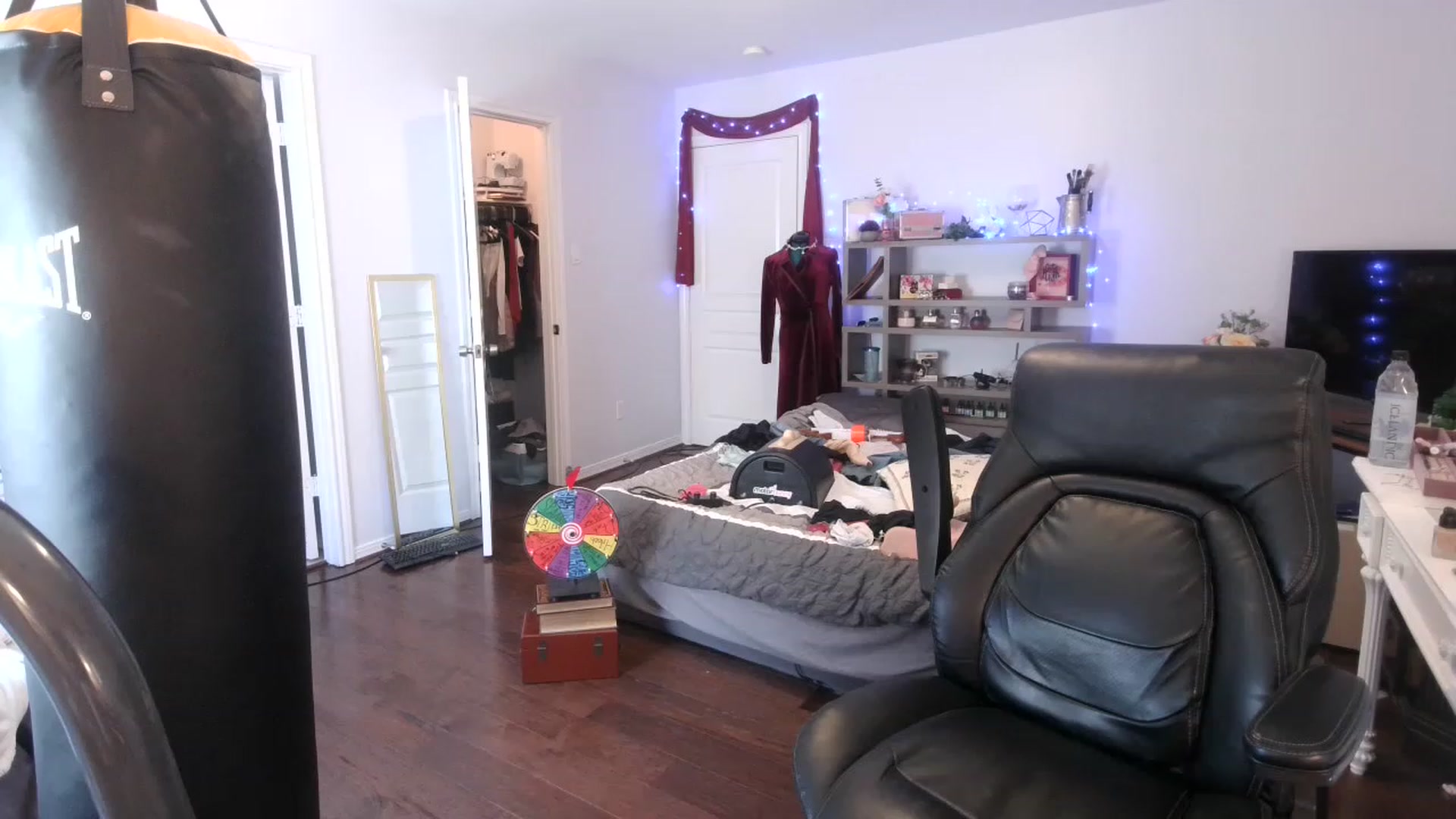 Gallery image thumbnail from Bunnydathug's myfreecams stream on, 03/03/2023, 21:18 image 14 of 20
