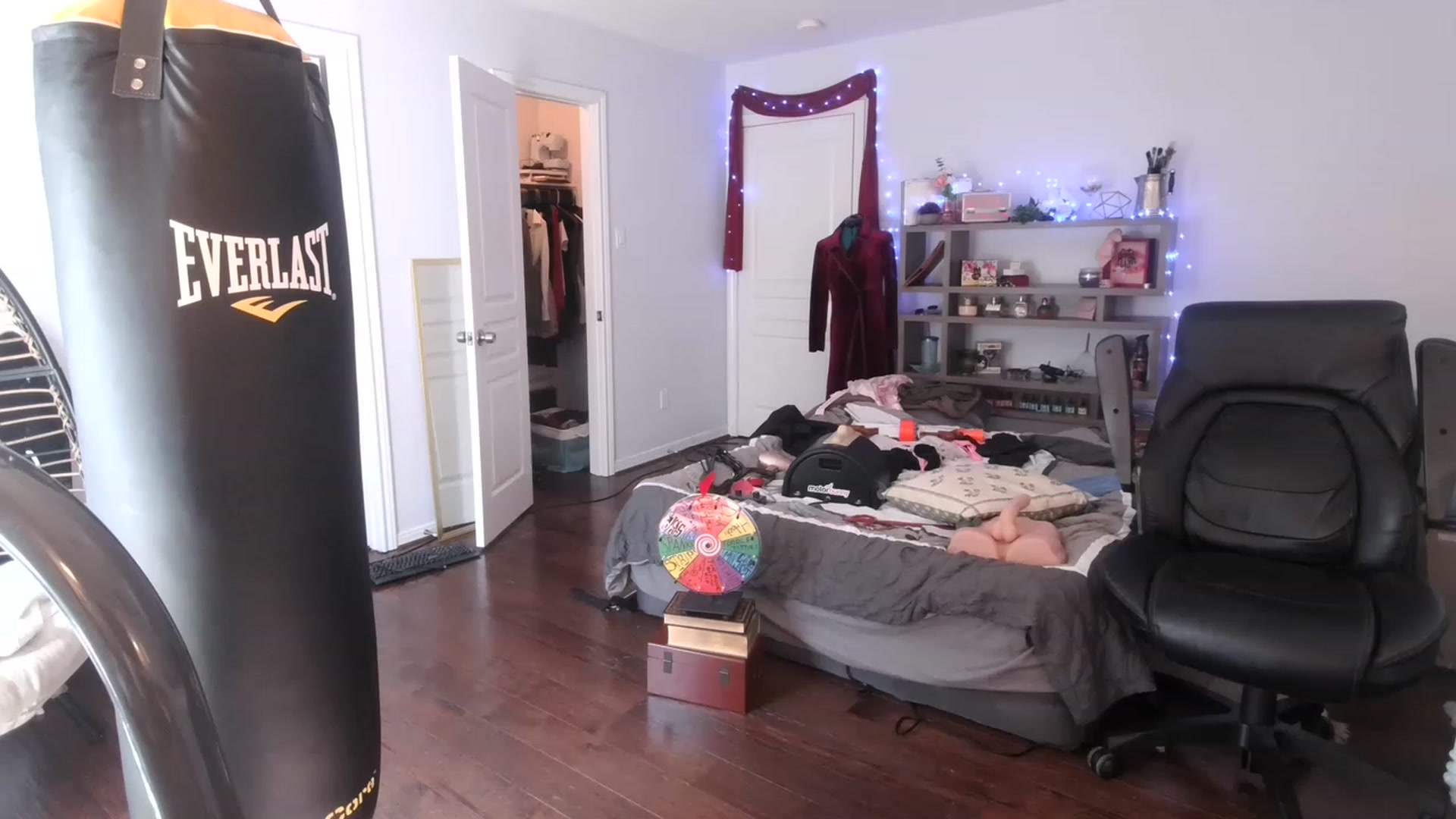 Gallery image thumbnail from Bunnydathug's myfreecams stream on, 03/04/2023, 16:42 image 5 of 20