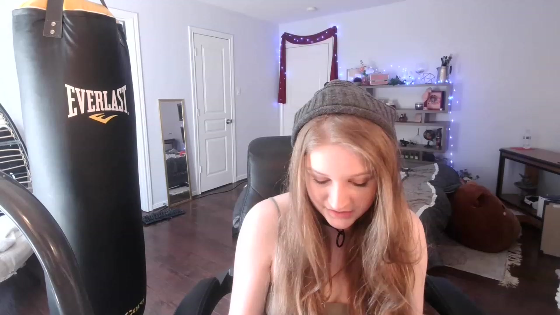 Gallery image thumbnail from Bunnydathug's myfreecams stream on, 03/04/2023, 17:09 image 7 of 20