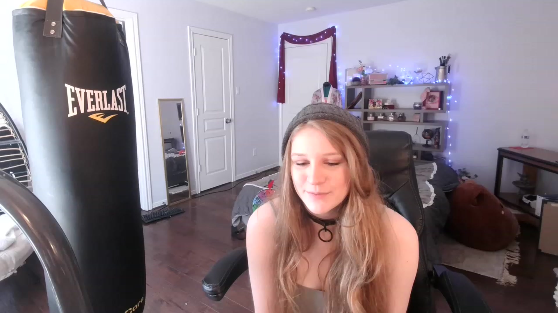 Gallery image thumbnail from Bunnydathug's myfreecams stream on, 03/04/2023, 17:09 image 3 of 20