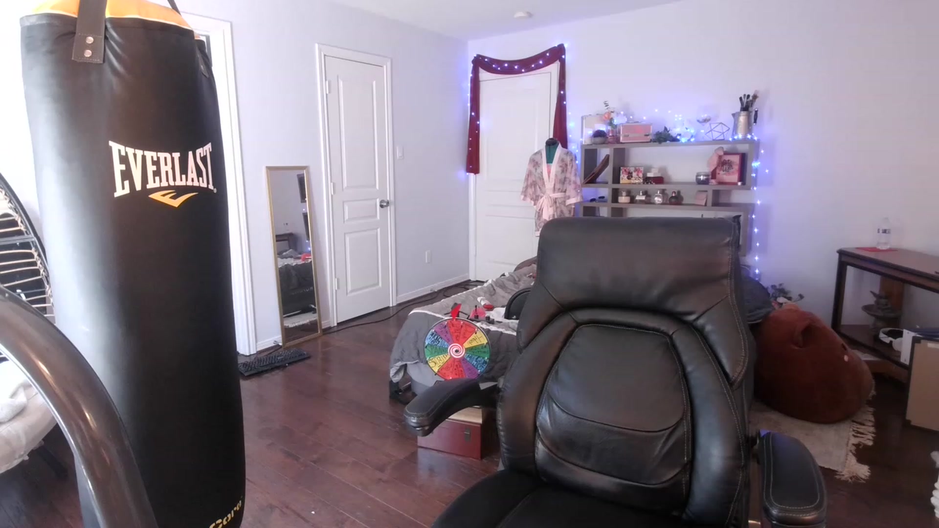 Gallery image thumbnail from Bunnydathug's myfreecams stream on, 03/04/2023, 17:09 image 17 of 20