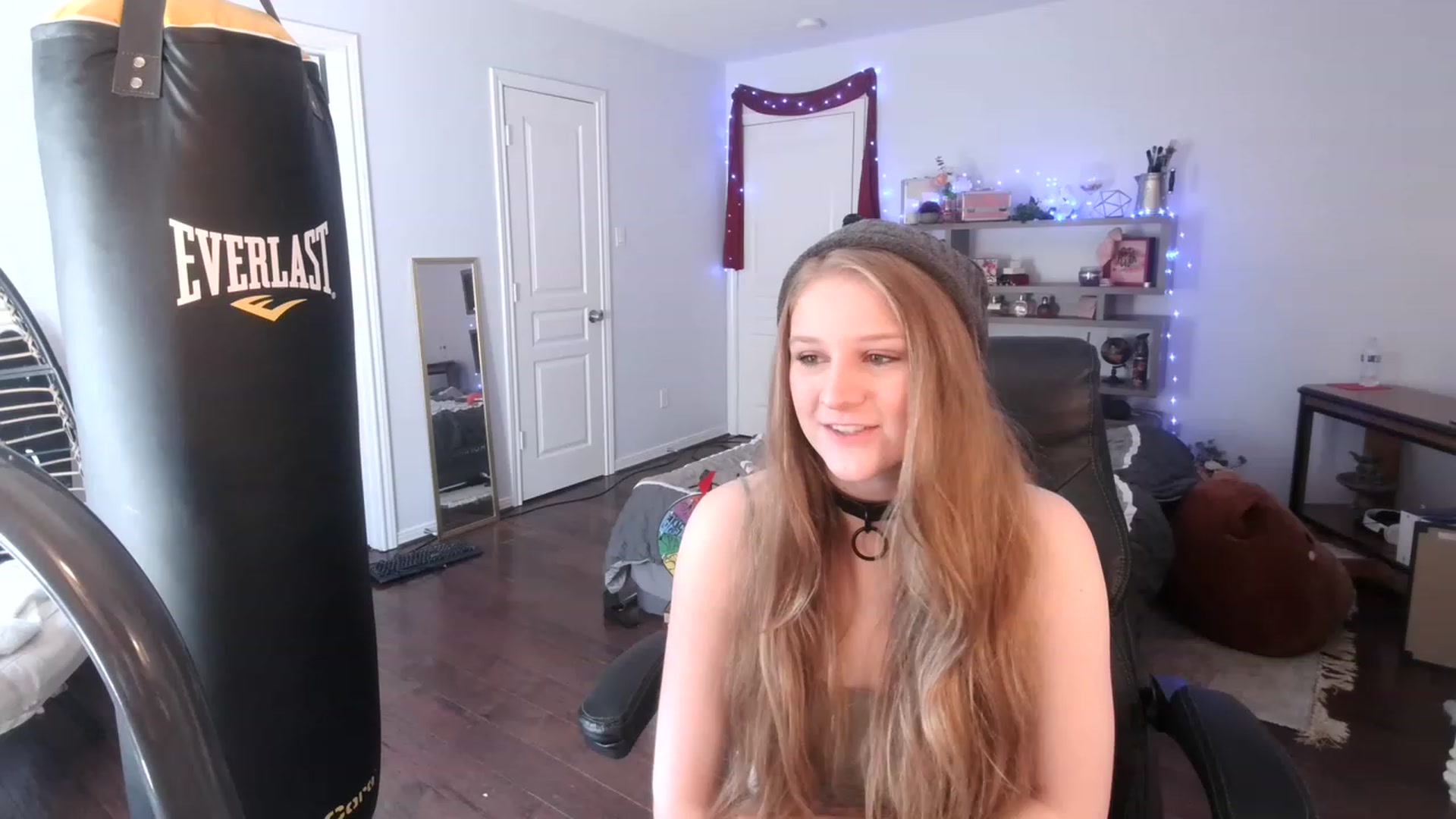 Gallery image thumbnail from Bunnydathug's myfreecams stream on, 03/04/2023, 17:09 image 10 of 20