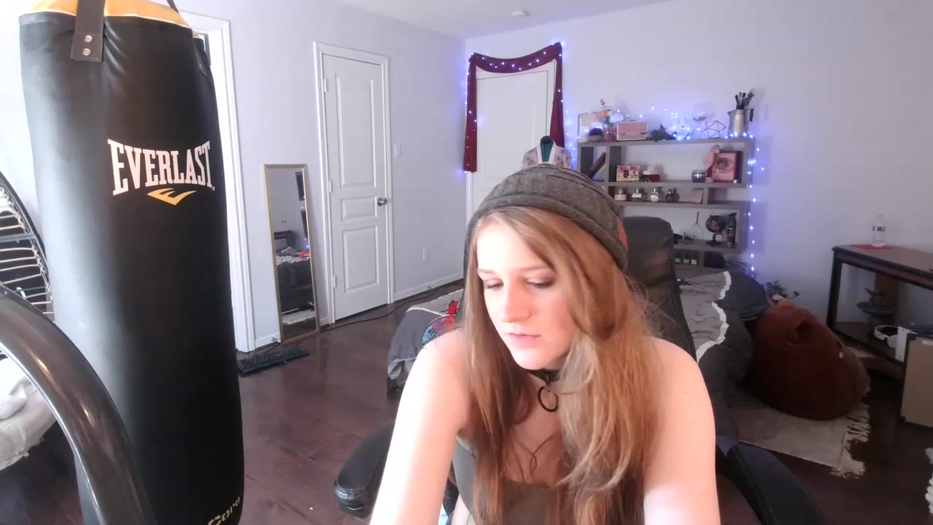 Gallery image thumbnail from Bunnydathug's myfreecams stream on, 03/04/2023, 17:09 image 5 of 20