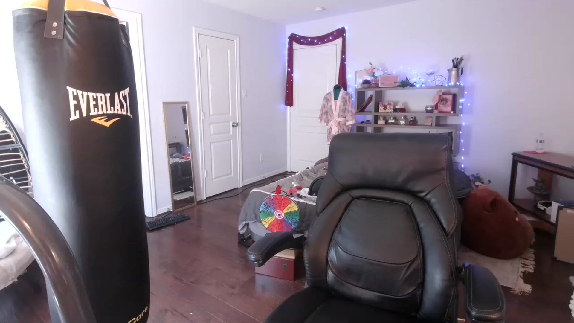 Gallery image thumbnail from Bunnydathug's myfreecams stream on, 03/04/2023, 17:09 image 14 of 20