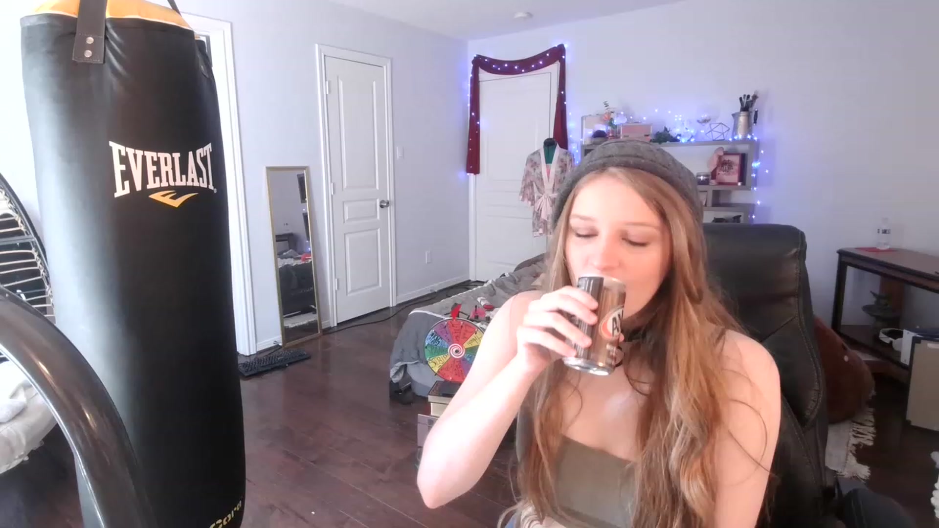 Gallery image thumbnail from Bunnydathug's myfreecams stream on, 03/04/2023, 17:09 image 1 of 20