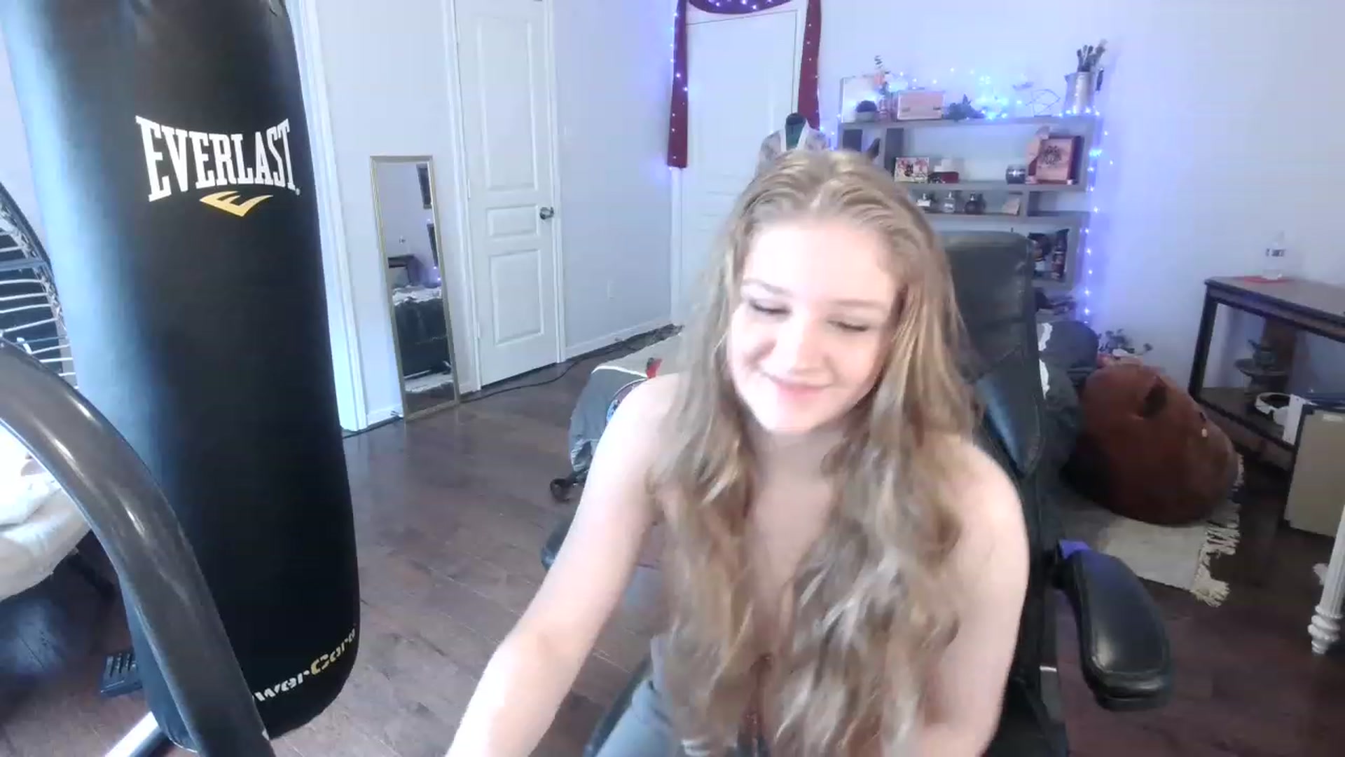 Gallery image thumbnail from Bunnydathug's myfreecams stream on, 03/06/2023, 16:49 image 13 of 20