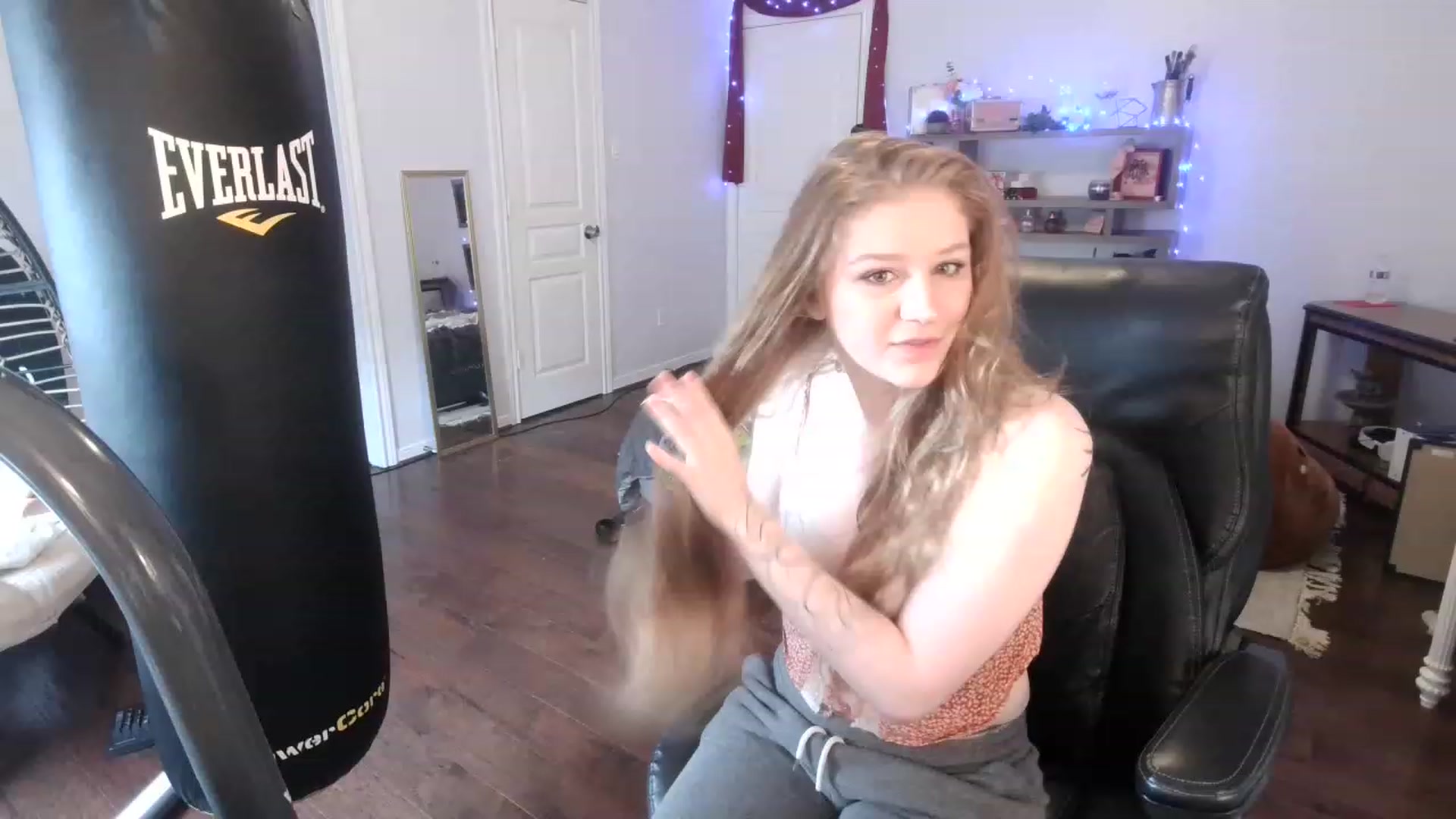 Gallery image thumbnail from Bunnydathug's myfreecams stream on, 03/06/2023, 16:49 image 1 of 20