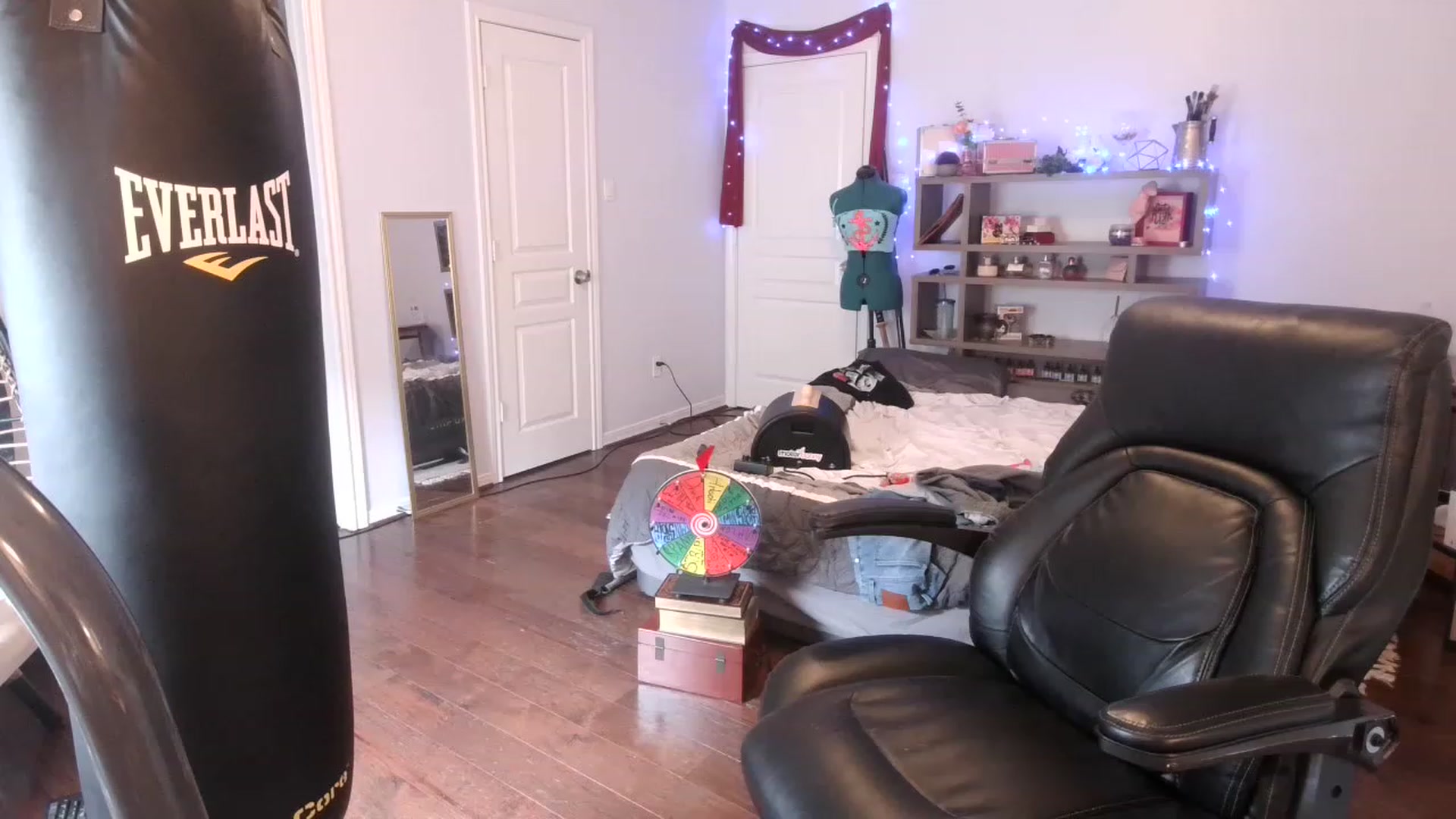 Gallery image thumbnail from Bunnydathug's myfreecams stream on, 03/06/2023, 19:16 image 13 of 20