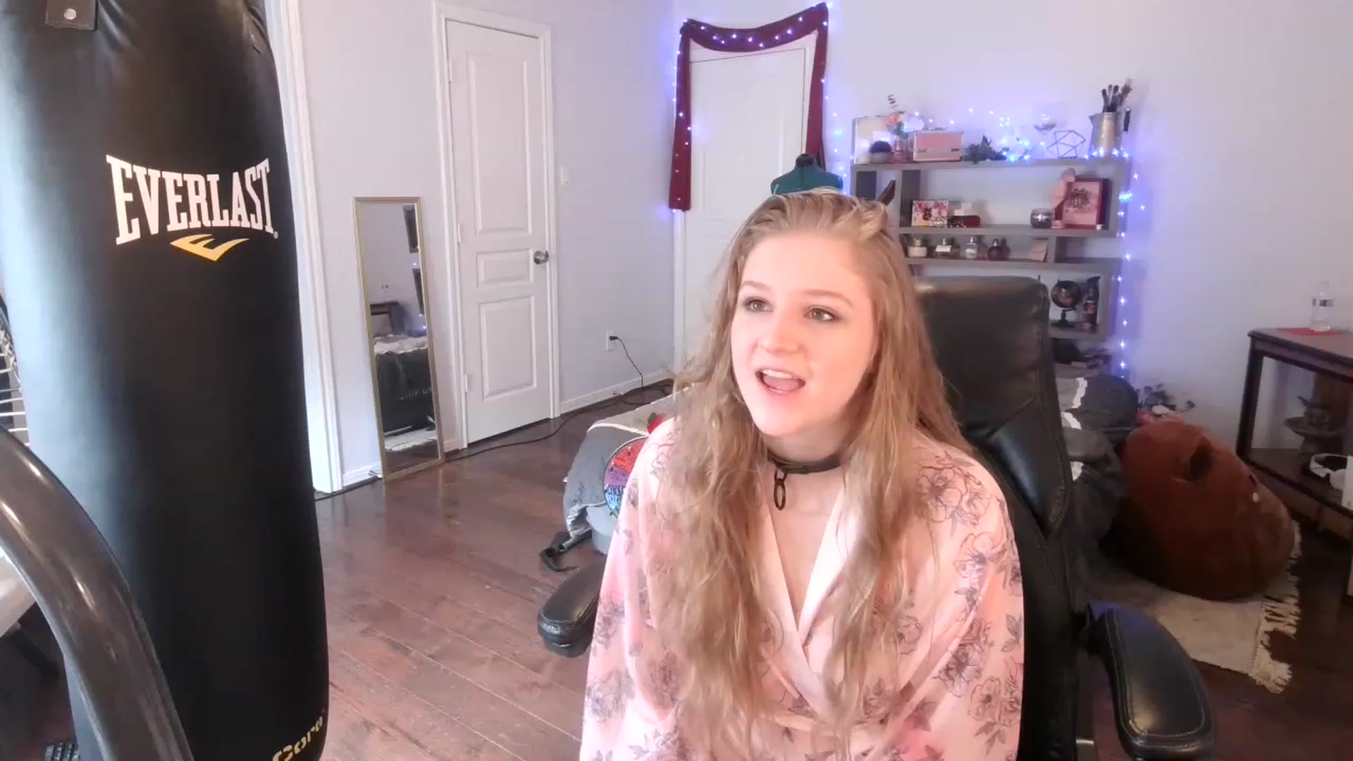Gallery image thumbnail from Bunnydathug's myfreecams stream on, 03/06/2023, 19:16 image 12 of 20