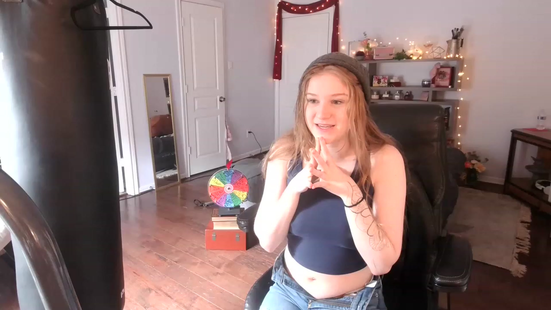 Gallery image thumbnail from Bunnydathug's myfreecams stream on, 03/07/2023, 16:09 image 17 of 20