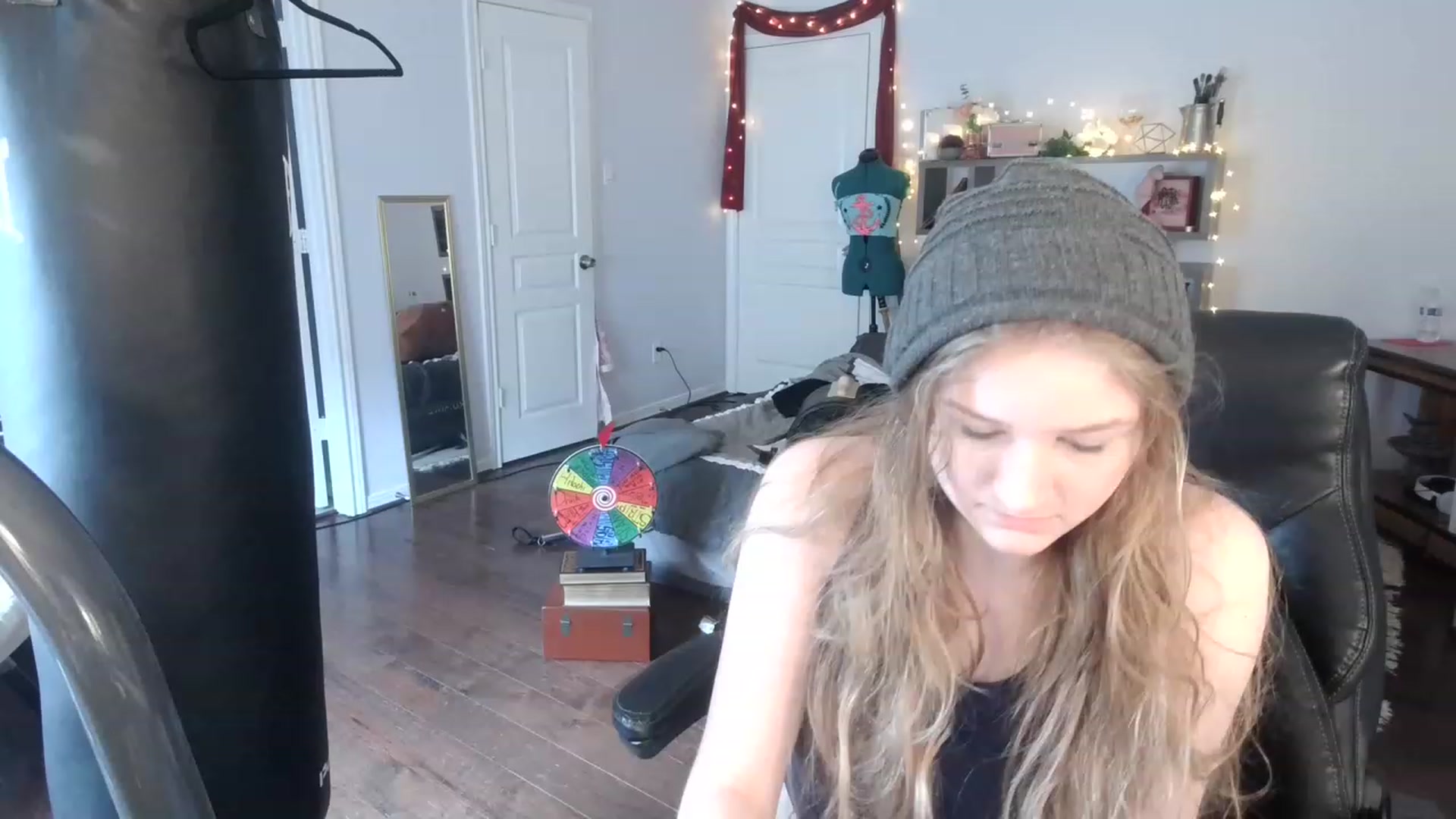 Gallery image thumbnail from Bunnydathug's myfreecams stream on, 03/07/2023, 16:09 image 5 of 20