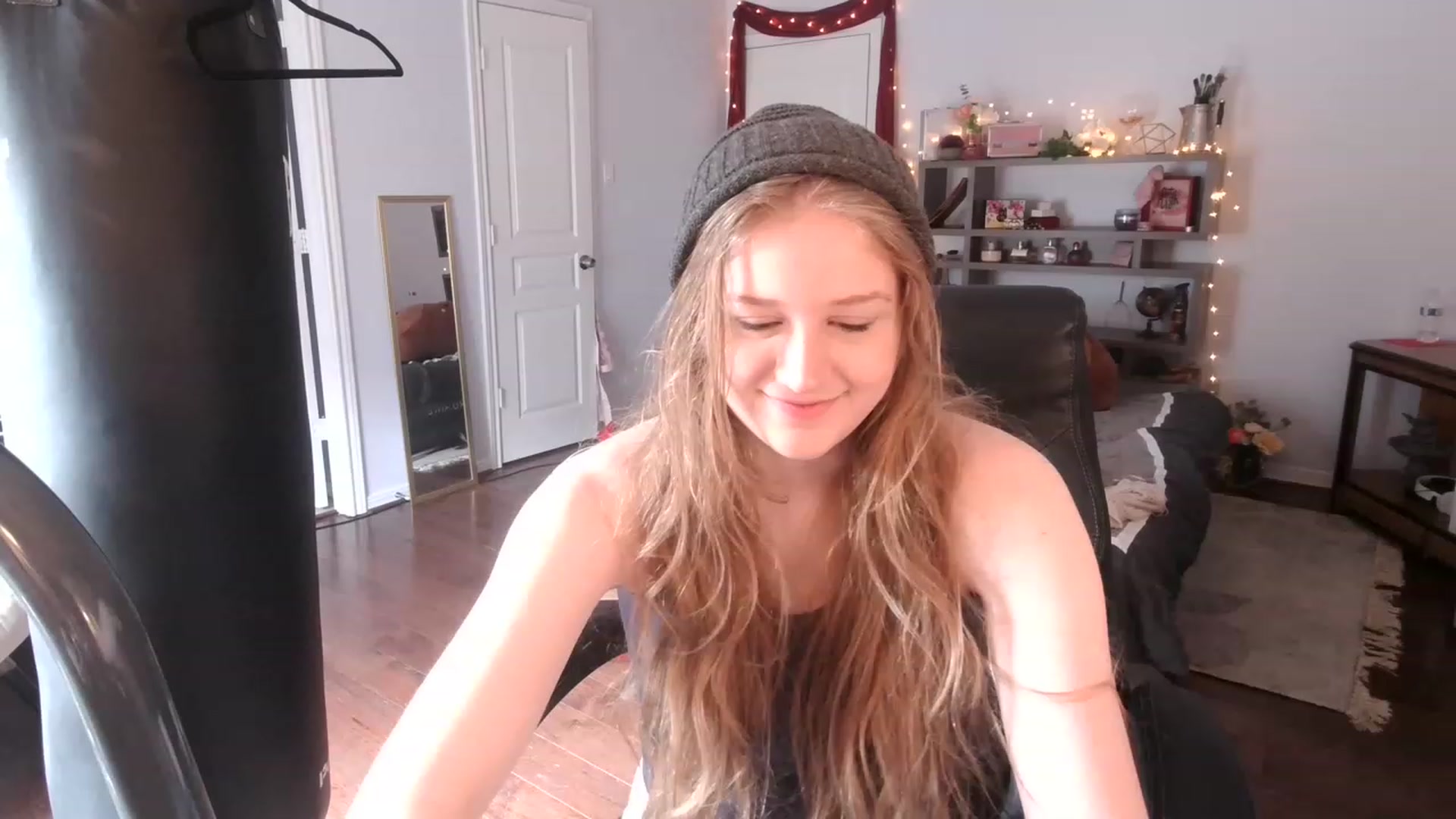 Gallery image thumbnail from Bunnydathug's myfreecams stream on, 03/07/2023, 16:09 image 13 of 20