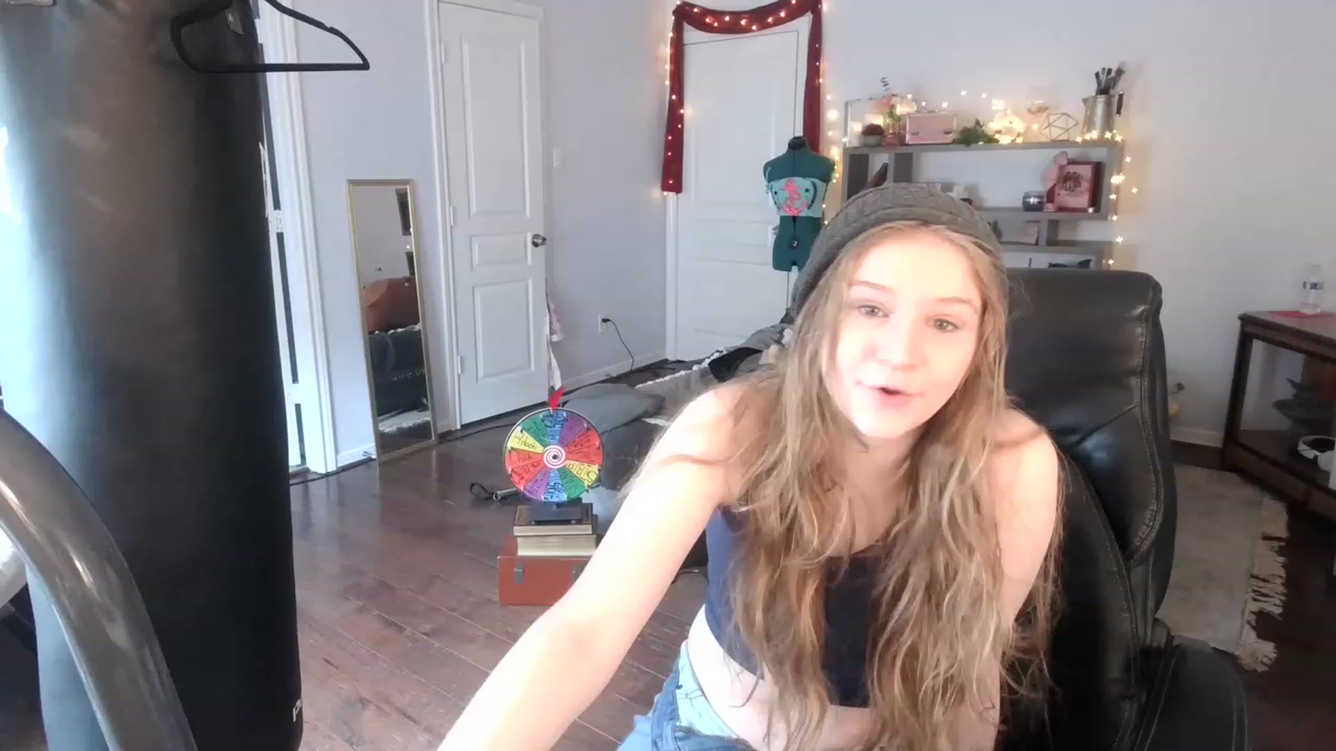Gallery image thumbnail from Bunnydathug's myfreecams stream on, 03/07/2023, 16:09 image 7 of 20
