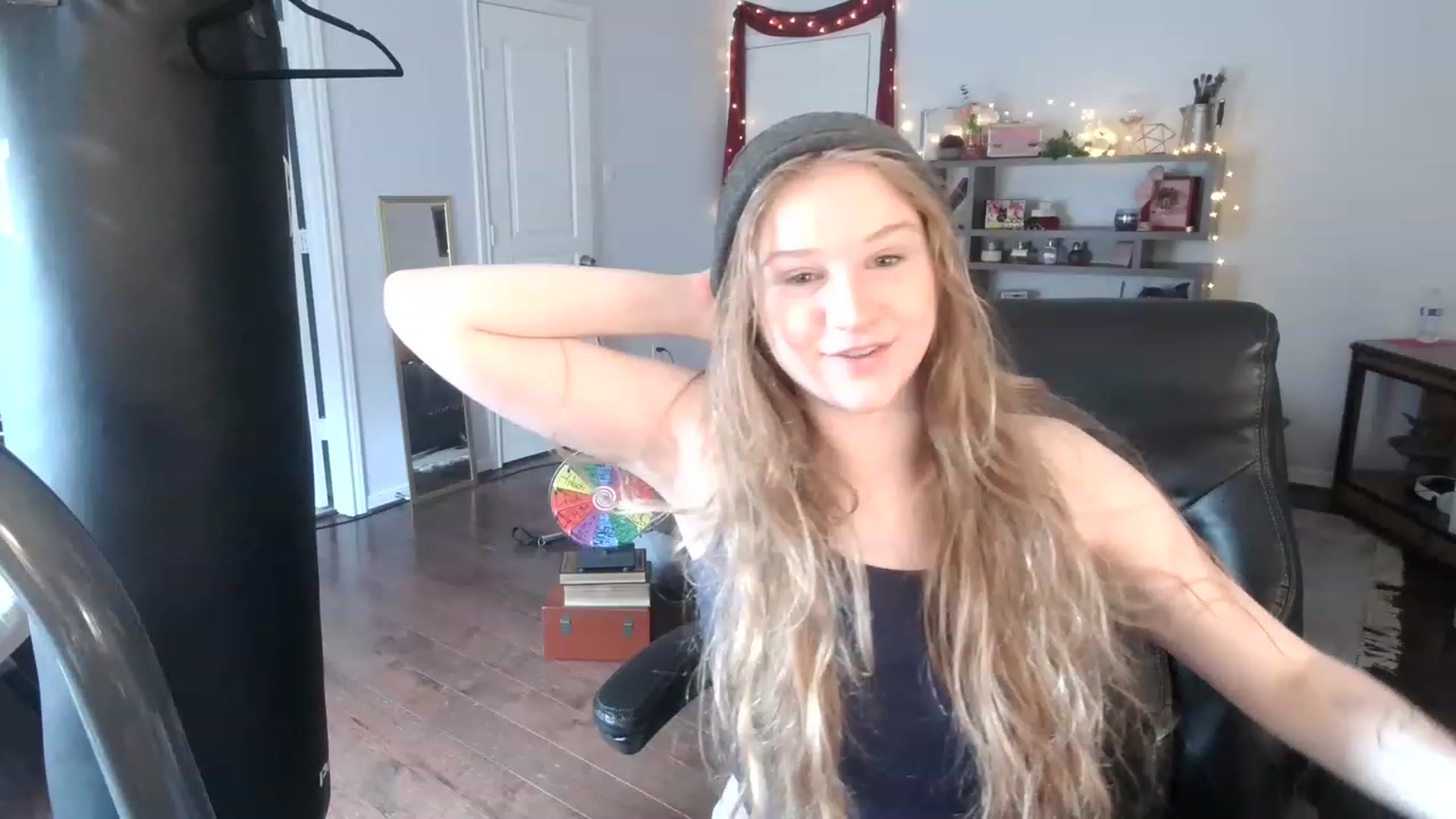Gallery image thumbnail from Bunnydathug's myfreecams stream on, 03/07/2023, 16:09 image 8 of 20