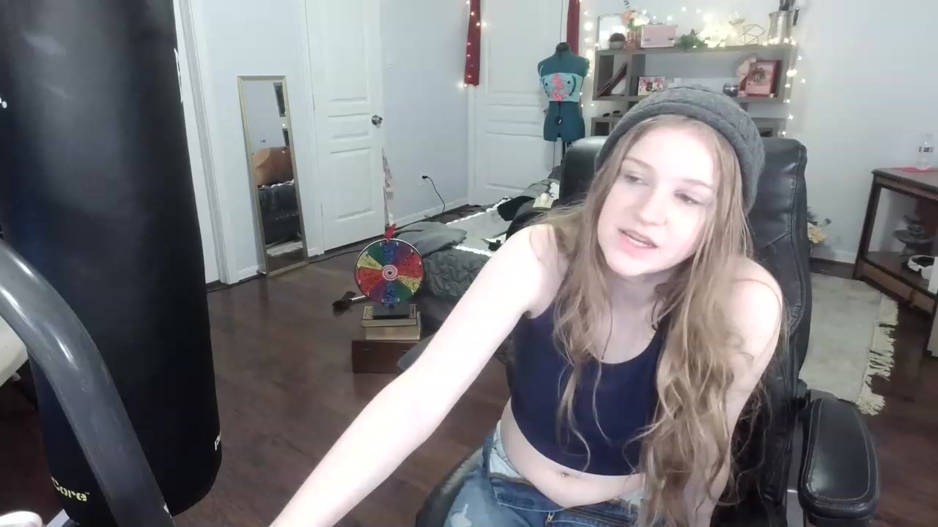 Gallery image thumbnail from Bunnydathug's myfreecams stream on, 03/07/2023, 17:27 image 14 of 20