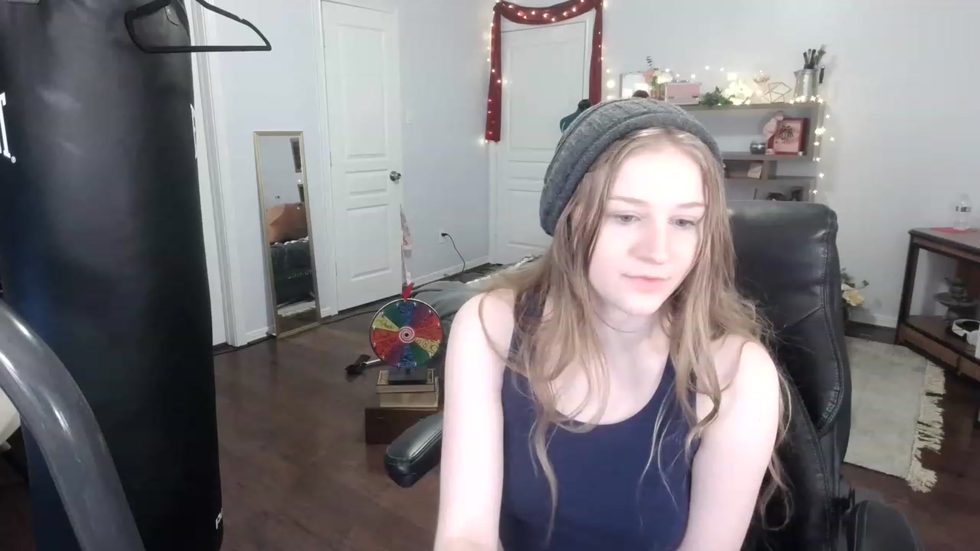 Gallery image thumbnail from Bunnydathug's myfreecams stream on, 03/07/2023, 17:27 image 3 of 20