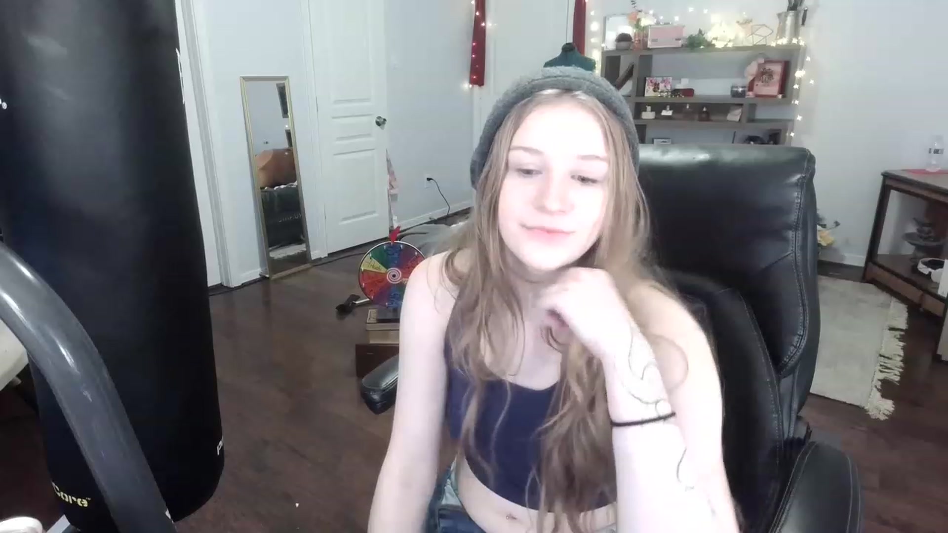 Gallery image thumbnail from Bunnydathug's myfreecams stream on, 03/07/2023, 17:27 image 15 of 20