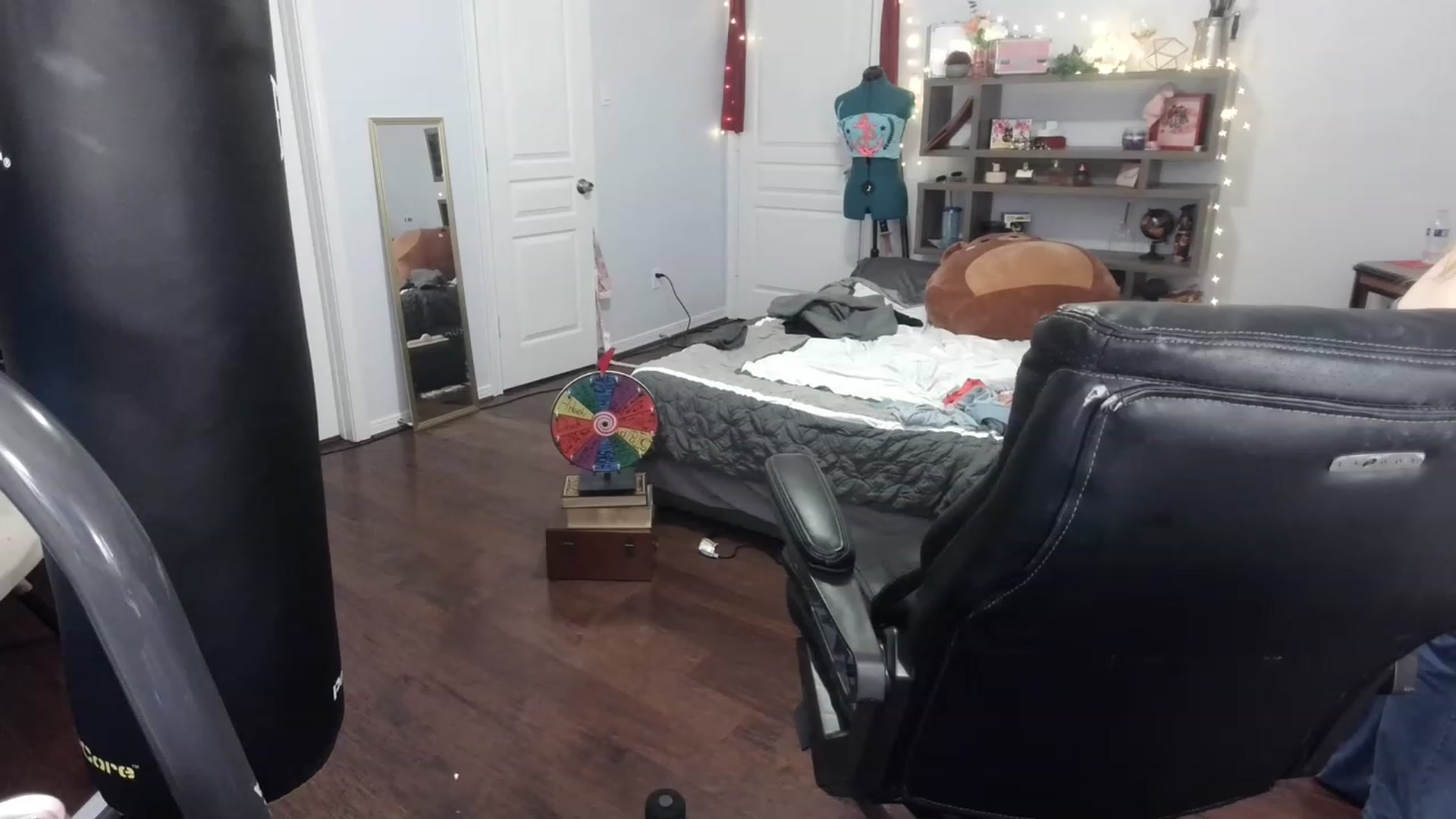 Gallery image thumbnail from Bunnydathug's myfreecams stream on, 03/07/2023, 17:27 image 18 of 20