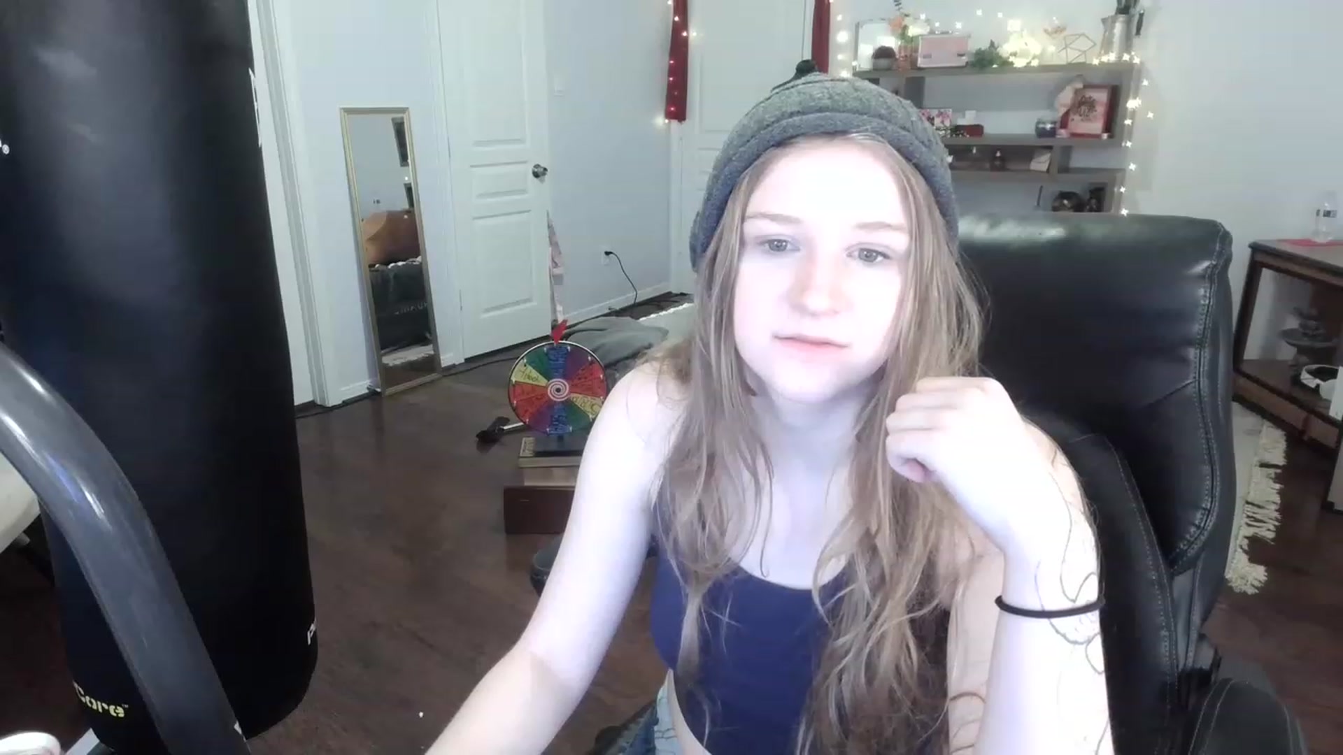 Gallery image thumbnail from Bunnydathug's myfreecams stream on, 03/07/2023, 17:27 image 11 of 20