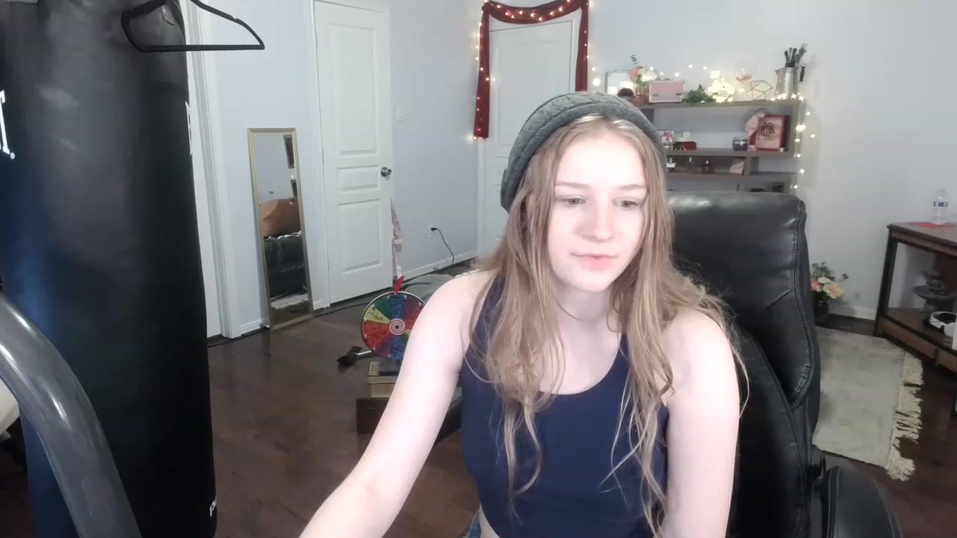 Gallery image thumbnail from Bunnydathug's myfreecams stream on, 03/07/2023, 17:27 image 4 of 20