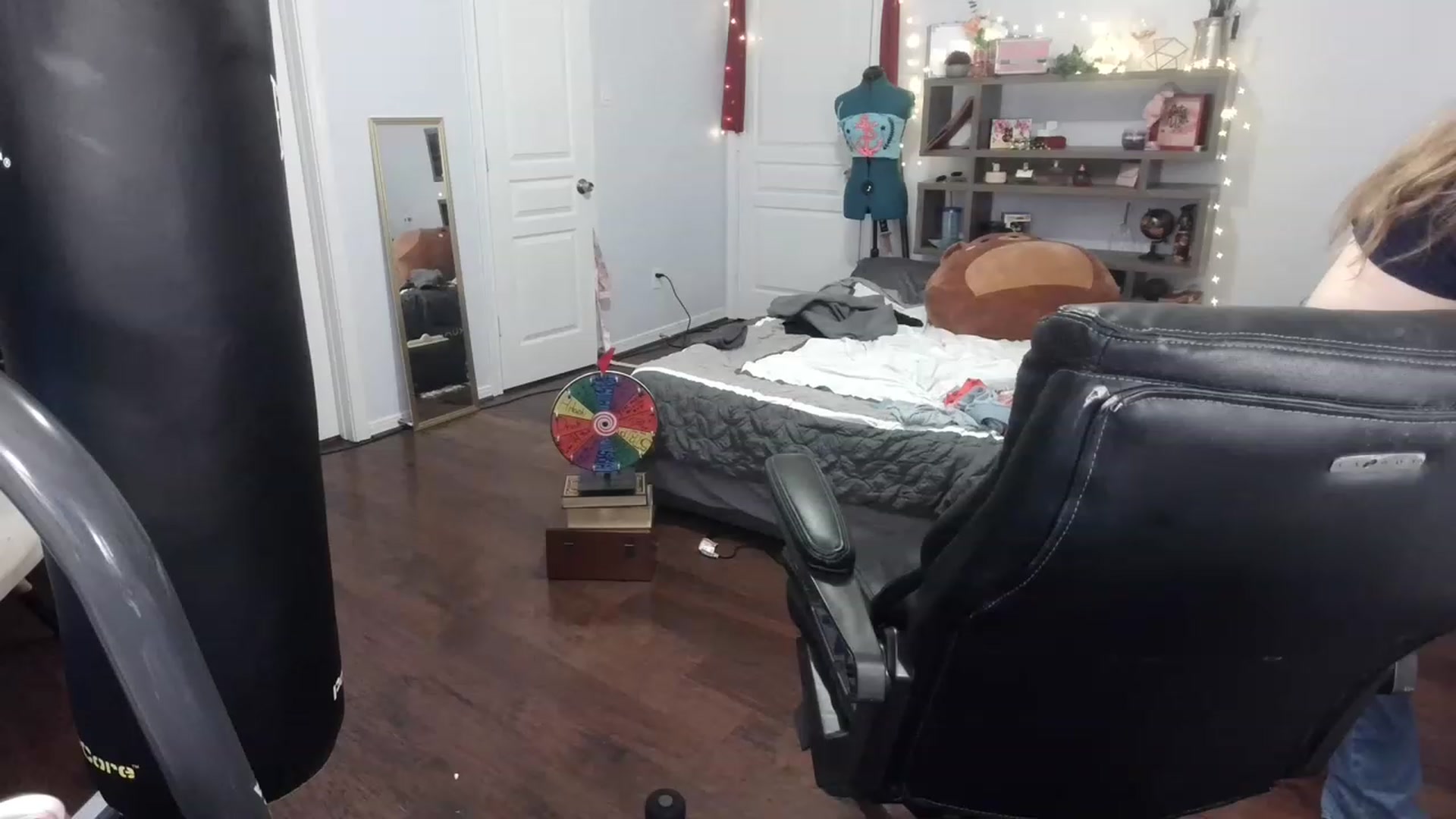 Gallery image thumbnail from Bunnydathug's myfreecams stream on, 03/07/2023, 17:27 image 17 of 20