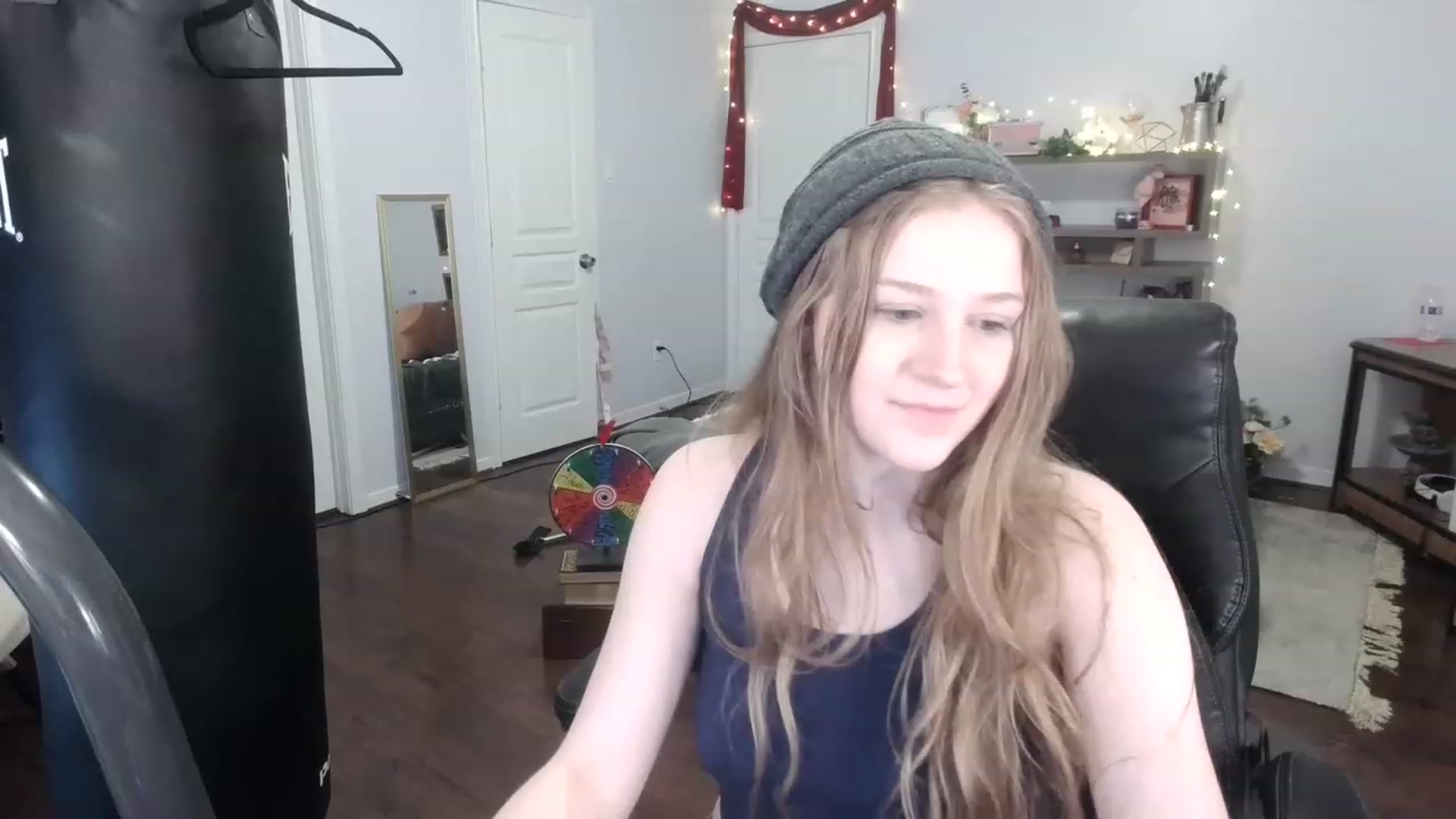 Gallery image thumbnail from Bunnydathug's myfreecams stream on, 03/07/2023, 17:27 image 6 of 20
