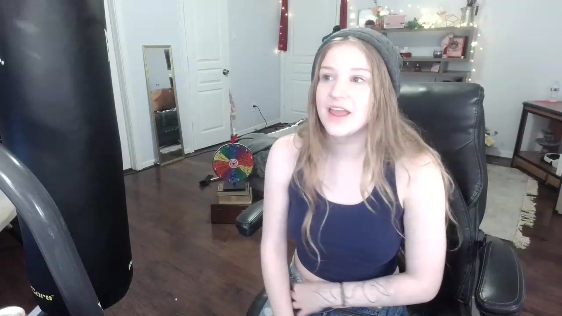 Gallery image thumbnail from Bunnydathug's myfreecams stream on, 03/07/2023, 17:27 image 13 of 20