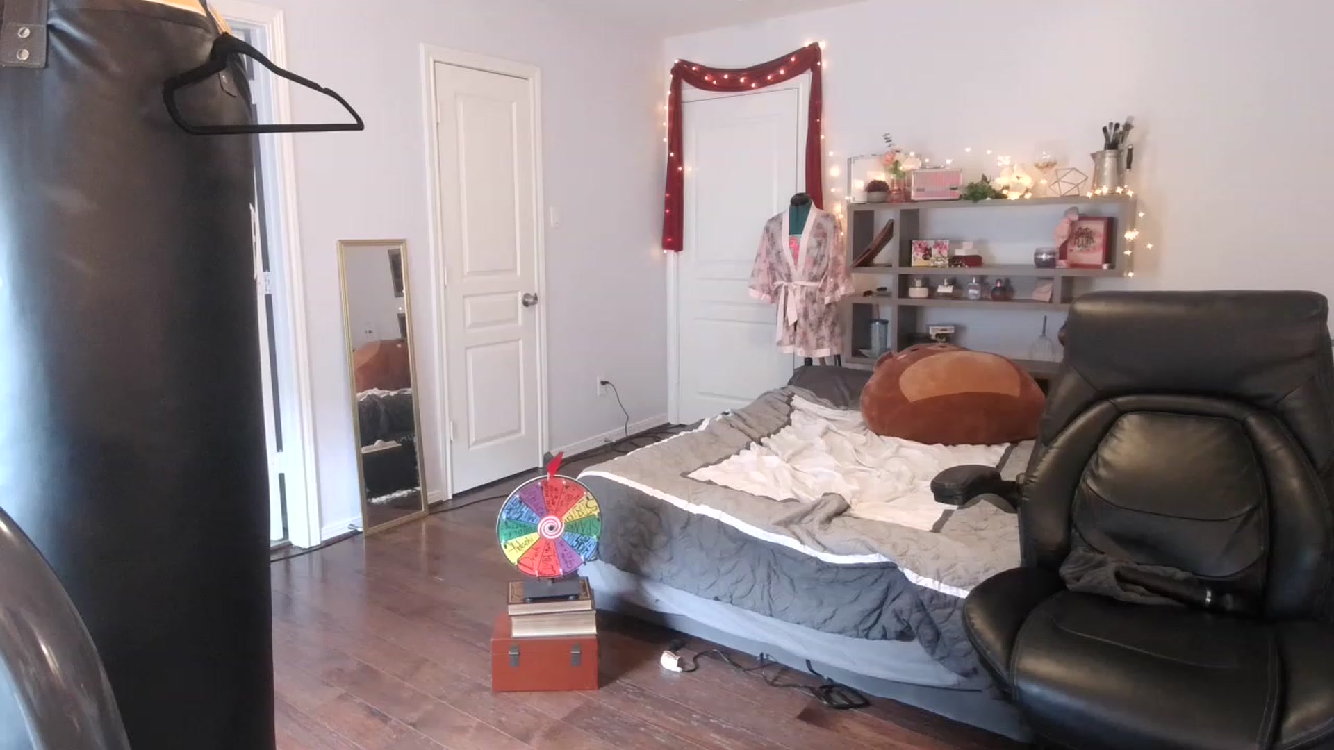 Gallery image thumbnail from Bunnydathug's myfreecams stream on, 03/07/2023, 18:36 image 18 of 20
