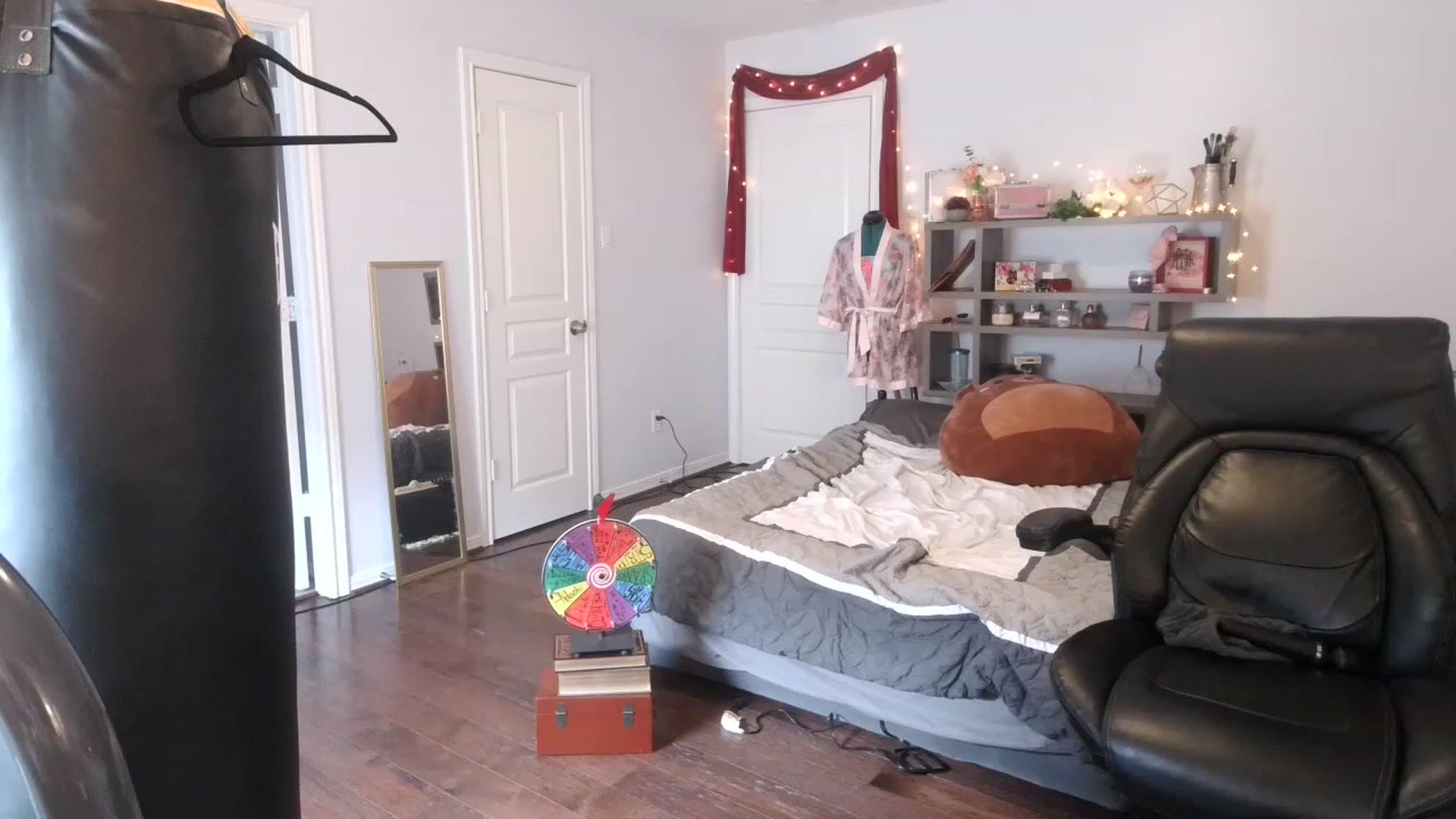 Gallery image thumbnail from Bunnydathug's myfreecams stream on, 03/07/2023, 18:36 image 20 of 20