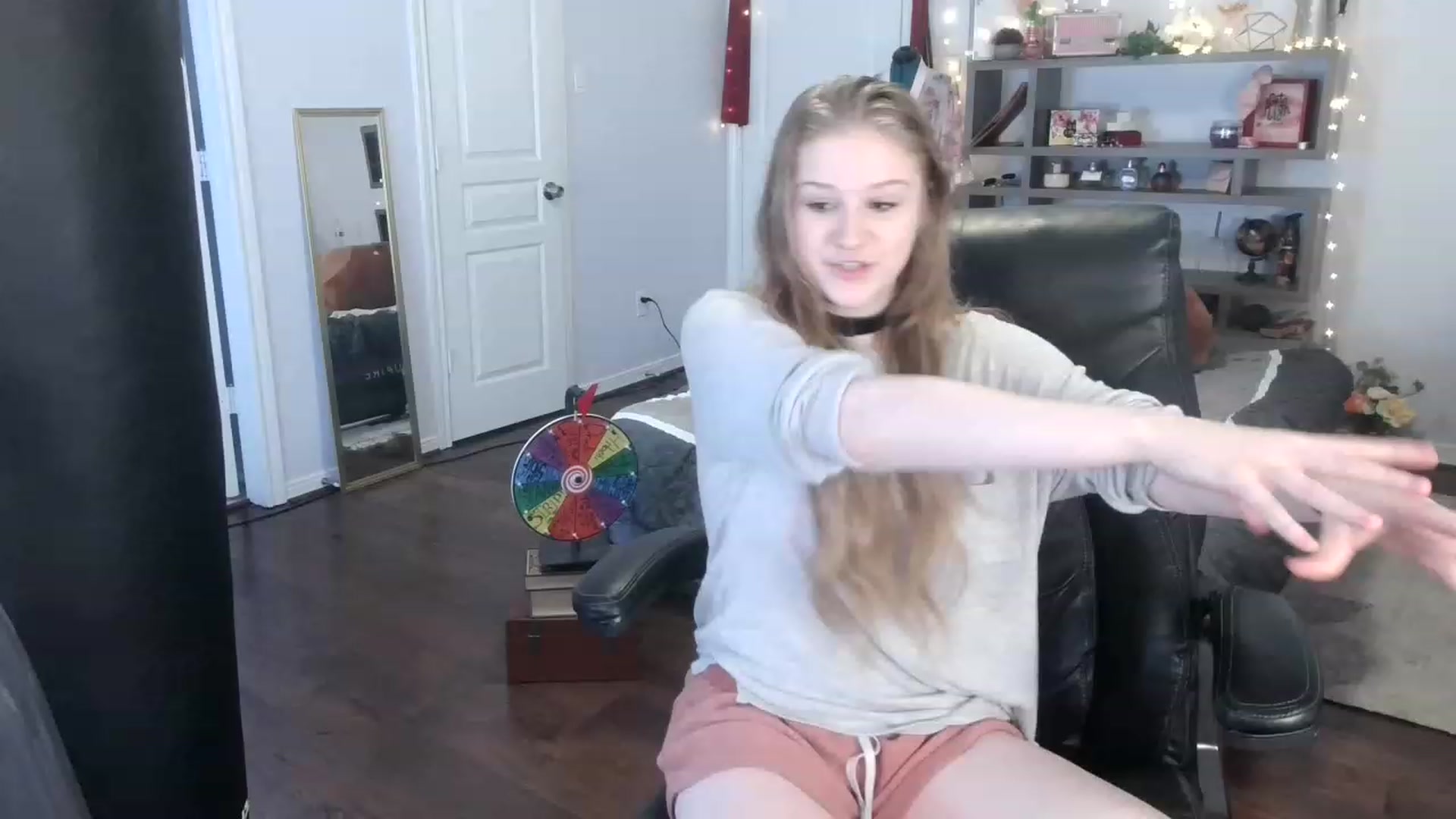 Gallery image thumbnail from Bunnydathug's myfreecams stream on, 03/08/2023, 19:31 image 10 of 20
