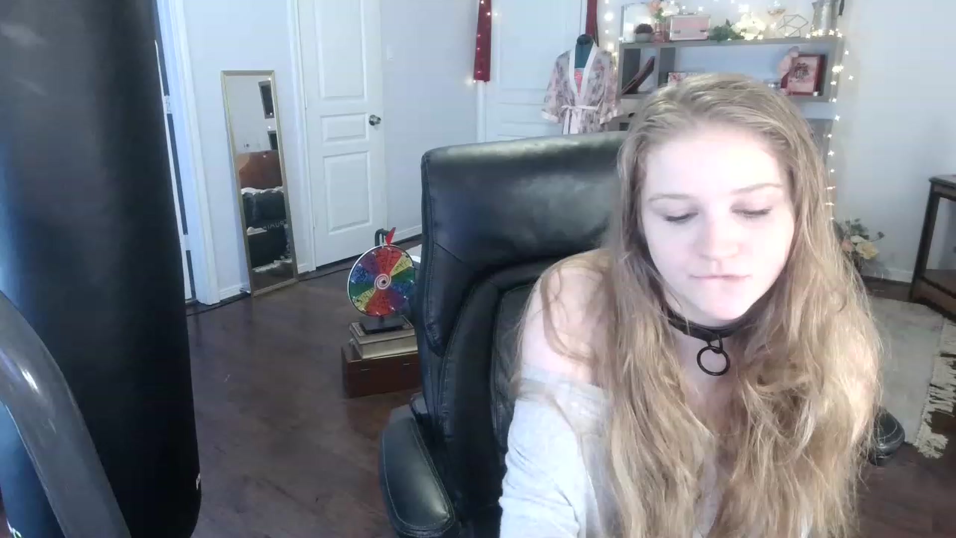 Gallery image thumbnail from Bunnydathug's myfreecams stream on, 03/08/2023, 19:31 image 19 of 20
