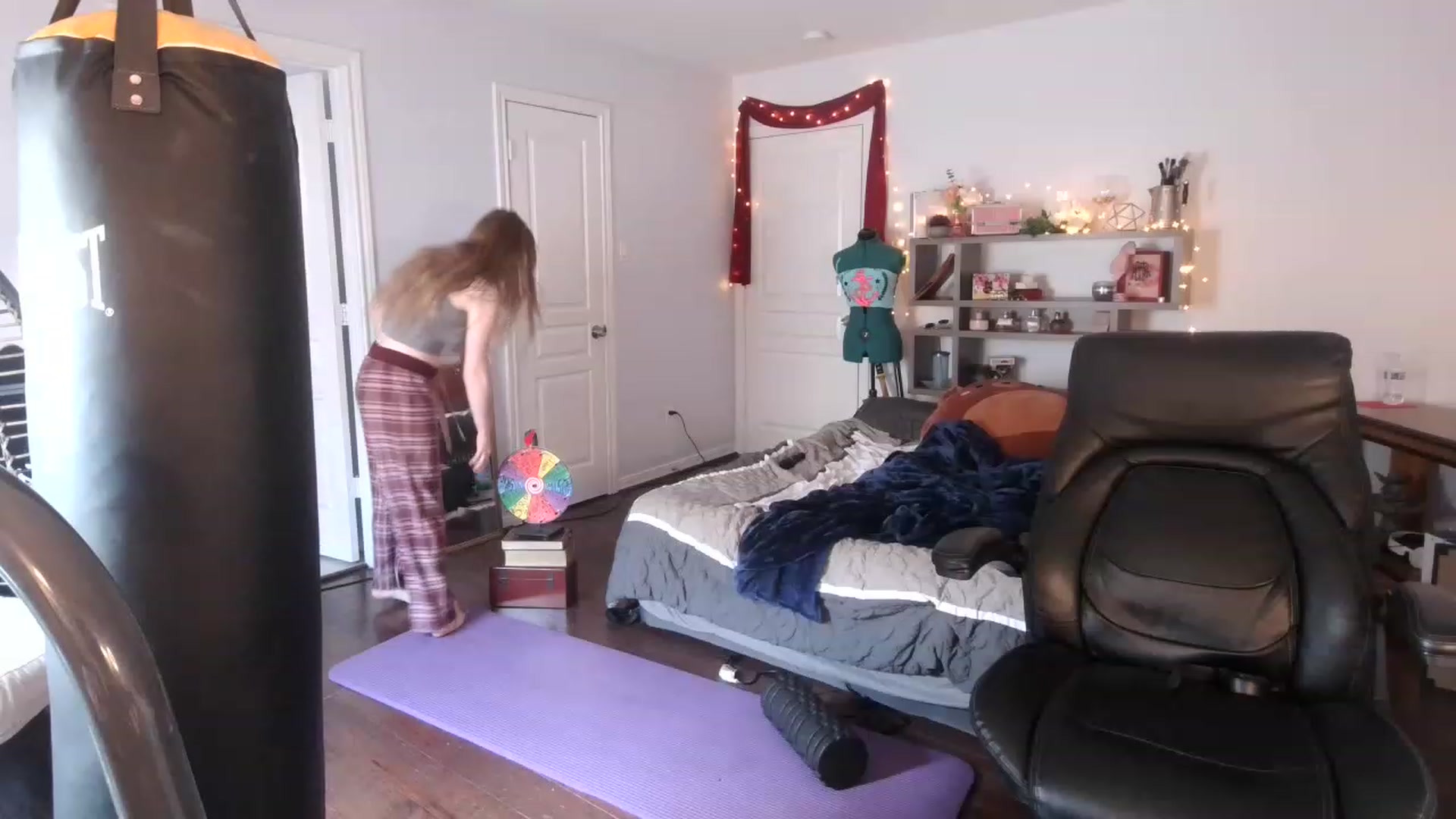 Gallery image thumbnail from Bunnydathug's myfreecams stream on, 03/09/2023, 18:38 image 18 of 20