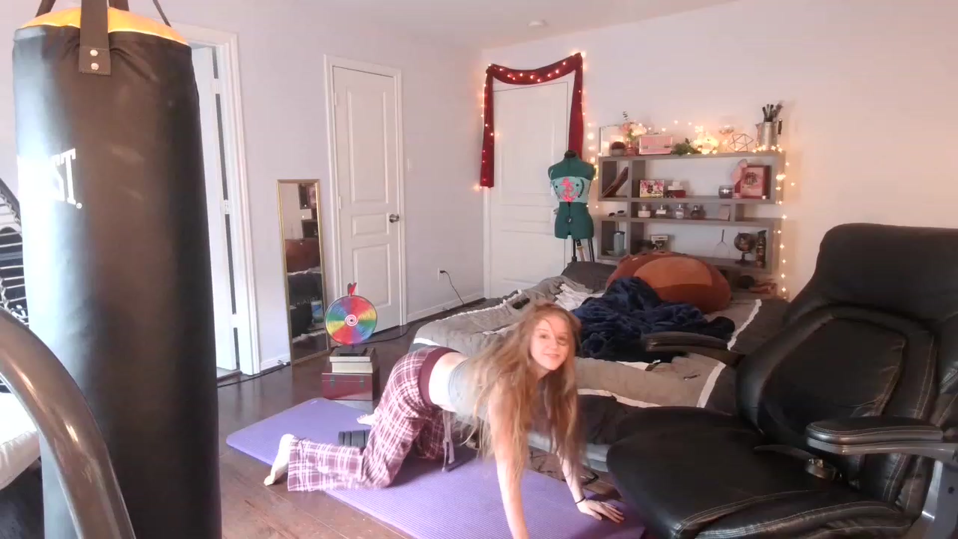 Gallery image thumbnail from Bunnydathug's myfreecams stream on, 03/09/2023, 18:38 image 14 of 20