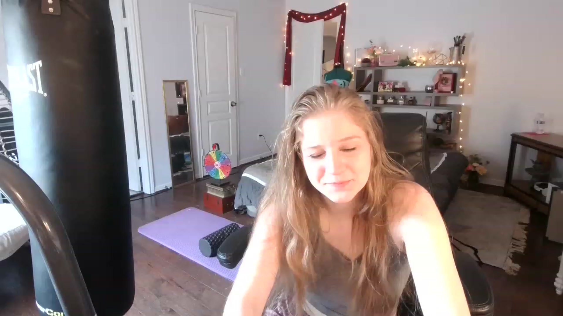 Gallery image thumbnail from Bunnydathug's myfreecams stream on, 03/09/2023, 18:38 image 3 of 20