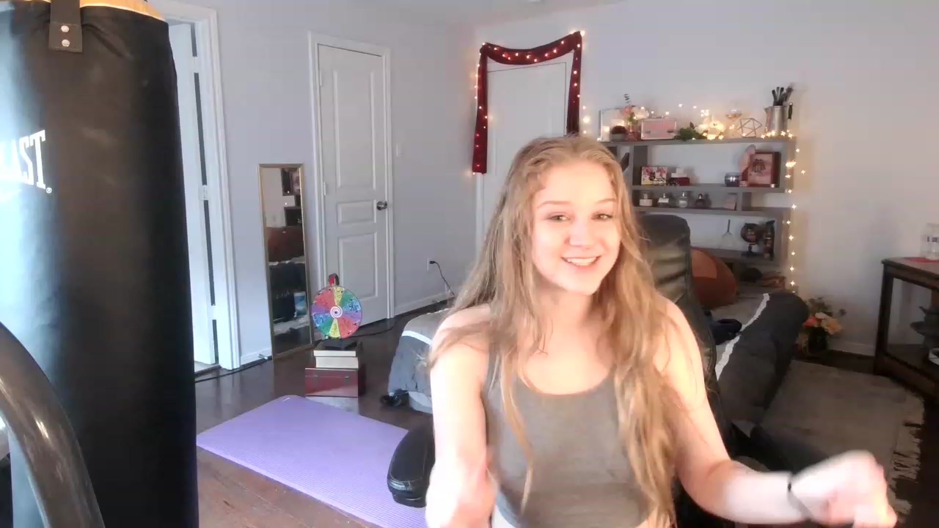 Gallery image thumbnail from Bunnydathug's myfreecams stream on, 03/09/2023, 19:40 image 6 of 20