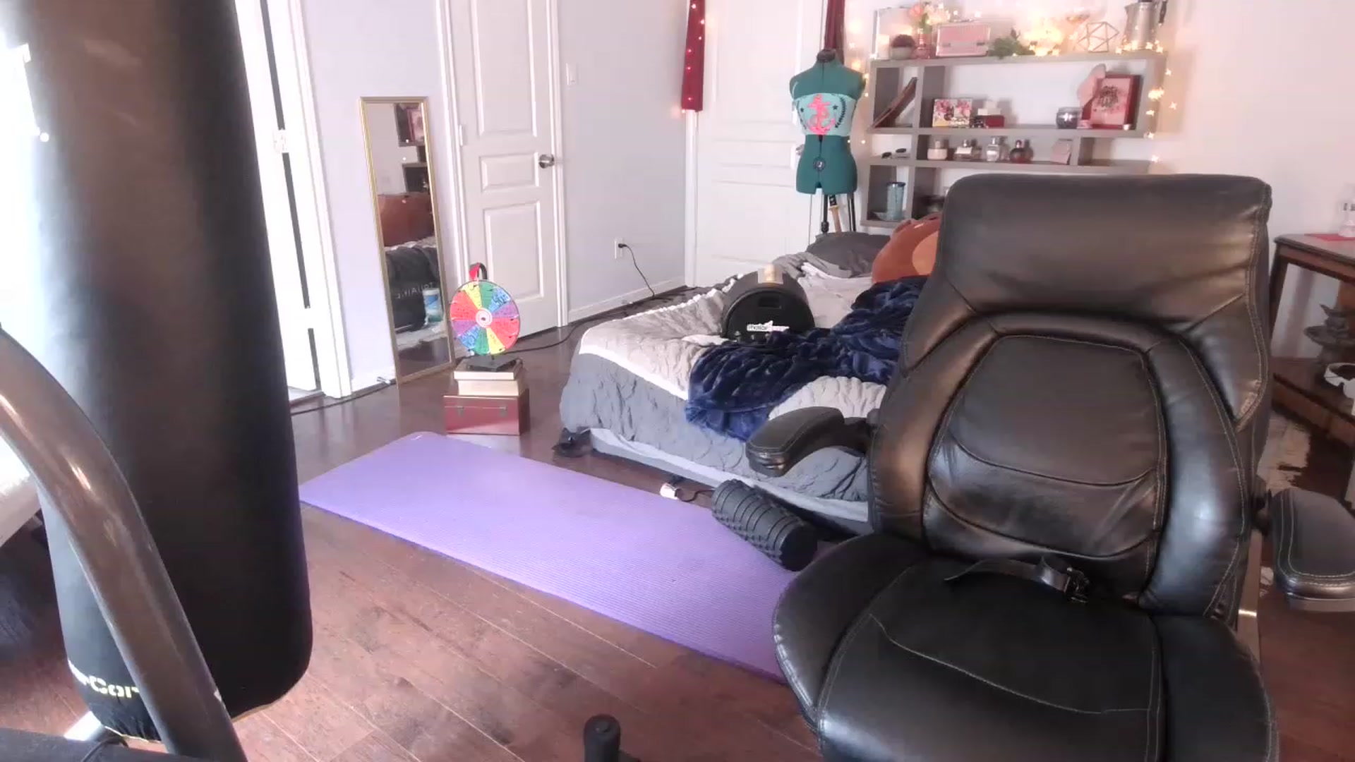 Gallery image thumbnail from Bunnydathug's myfreecams stream on, 03/09/2023, 19:40 image 18 of 20