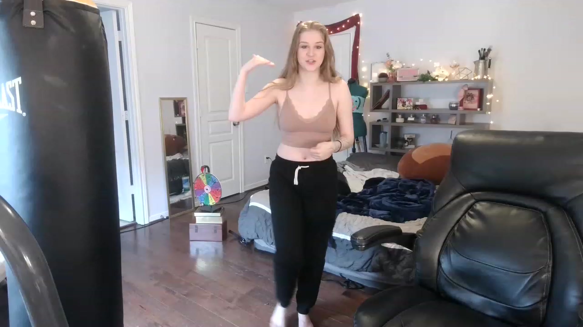 Gallery image thumbnail from Bunnydathug's myfreecams stream on, 03/10/2023, 16:39 image 10 of 20