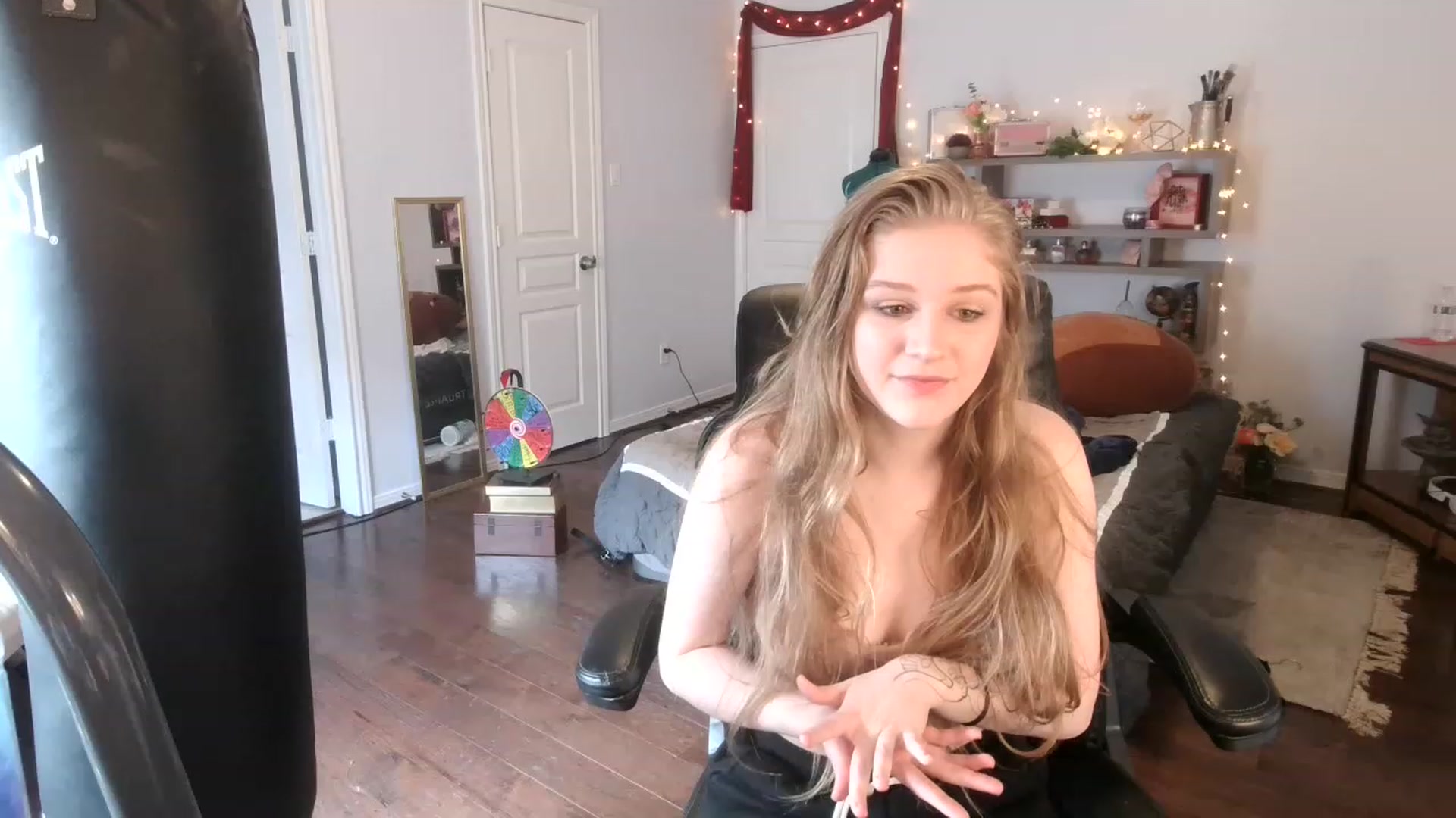 Gallery image thumbnail from Bunnydathug's myfreecams stream on, 03/10/2023, 18:35 image 5 of 20