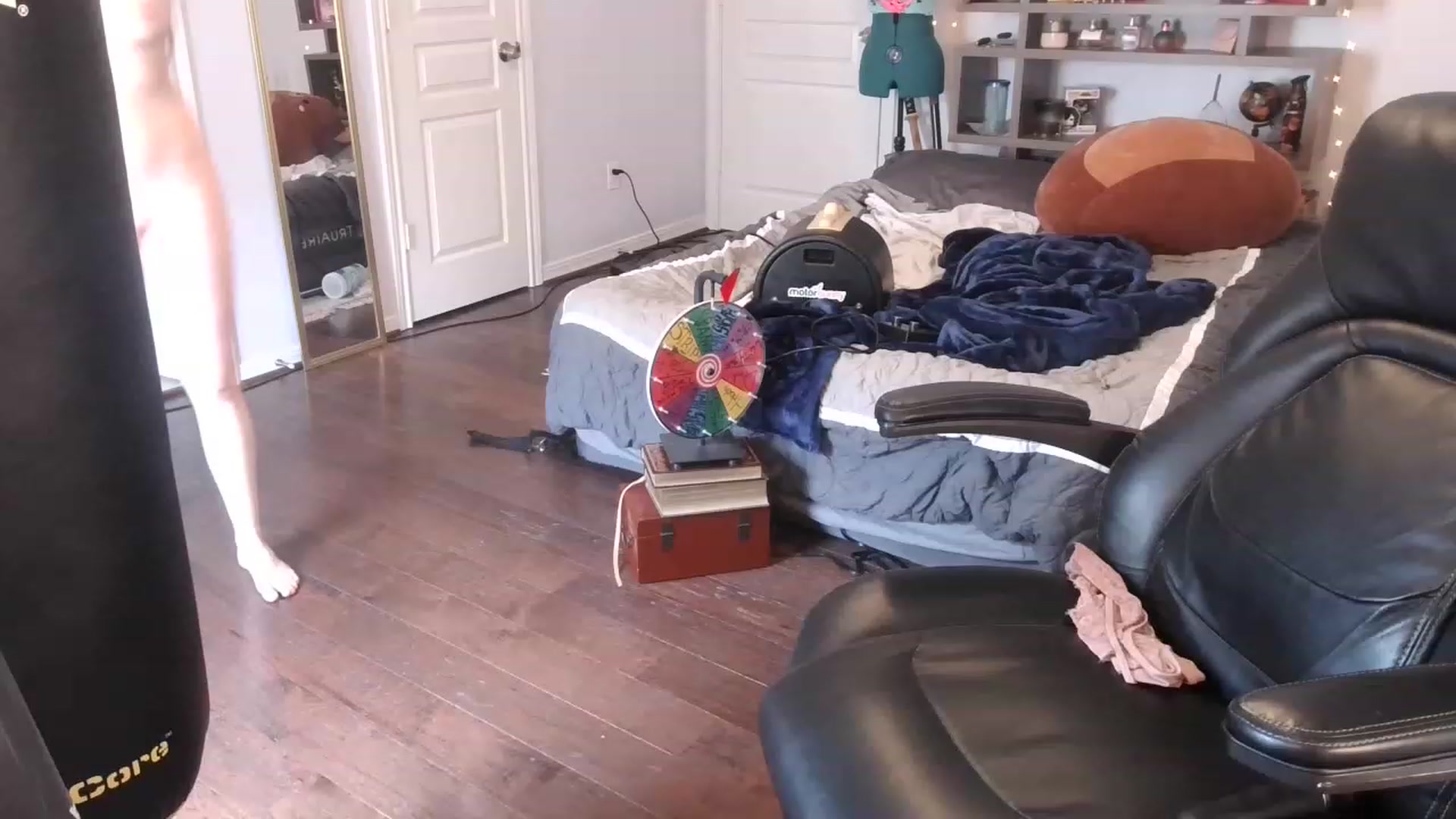 Gallery image thumbnail from Bunnydathug's myfreecams stream on, 03/10/2023, 19:10 image 11 of 20