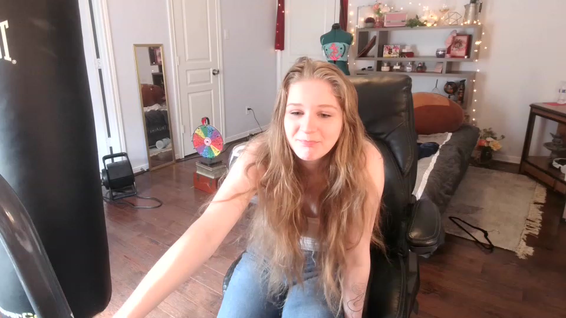 Gallery image thumbnail from Bunnydathug's myfreecams stream on, 03/11/2023, 18:36 image 4 of 20