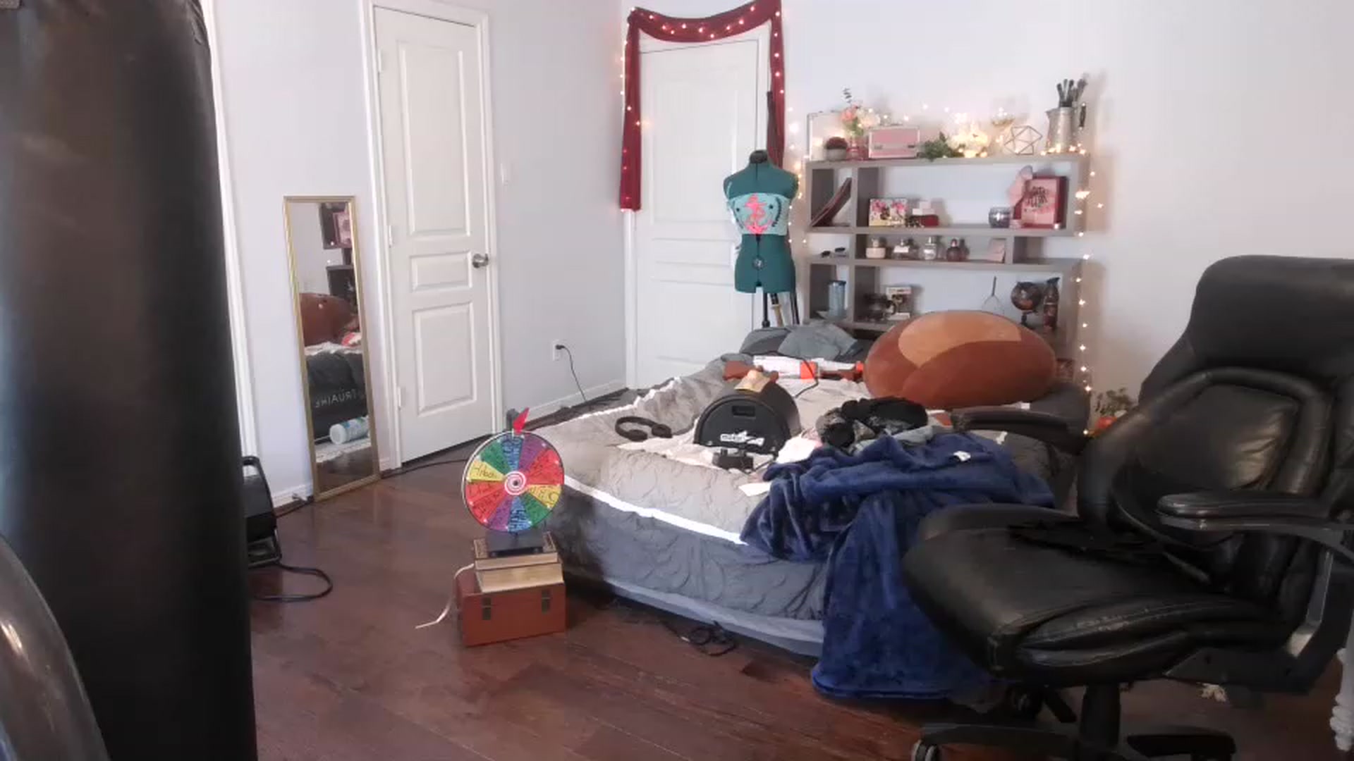 Gallery image thumbnail from Bunnydathug's myfreecams stream on, 03/13/2023, 21:50 image 2 of 20