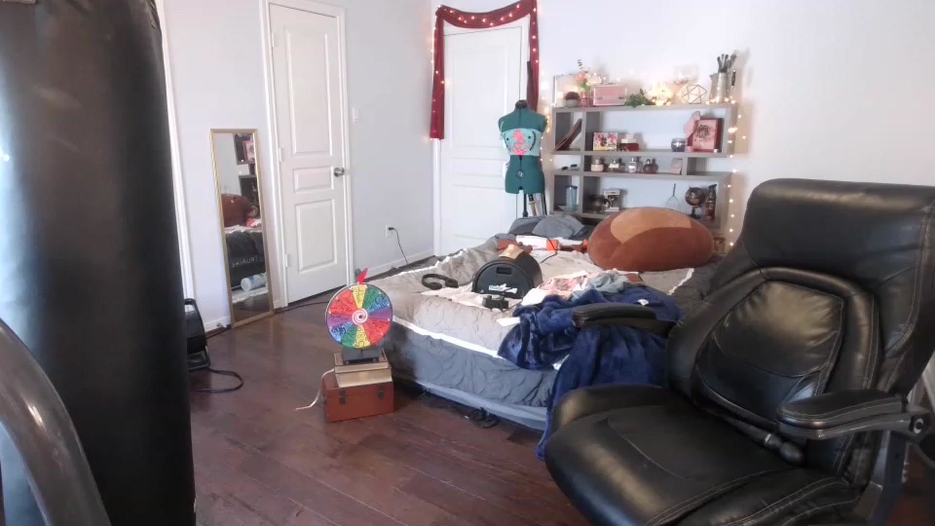 Gallery image thumbnail from Bunnydathug's myfreecams stream on, 03/13/2023, 21:50 image 13 of 20