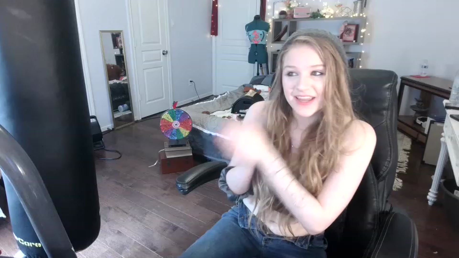 Gallery image thumbnail from Bunnydathug's myfreecams stream on, 03/14/2023, 16:19 image 5 of 20