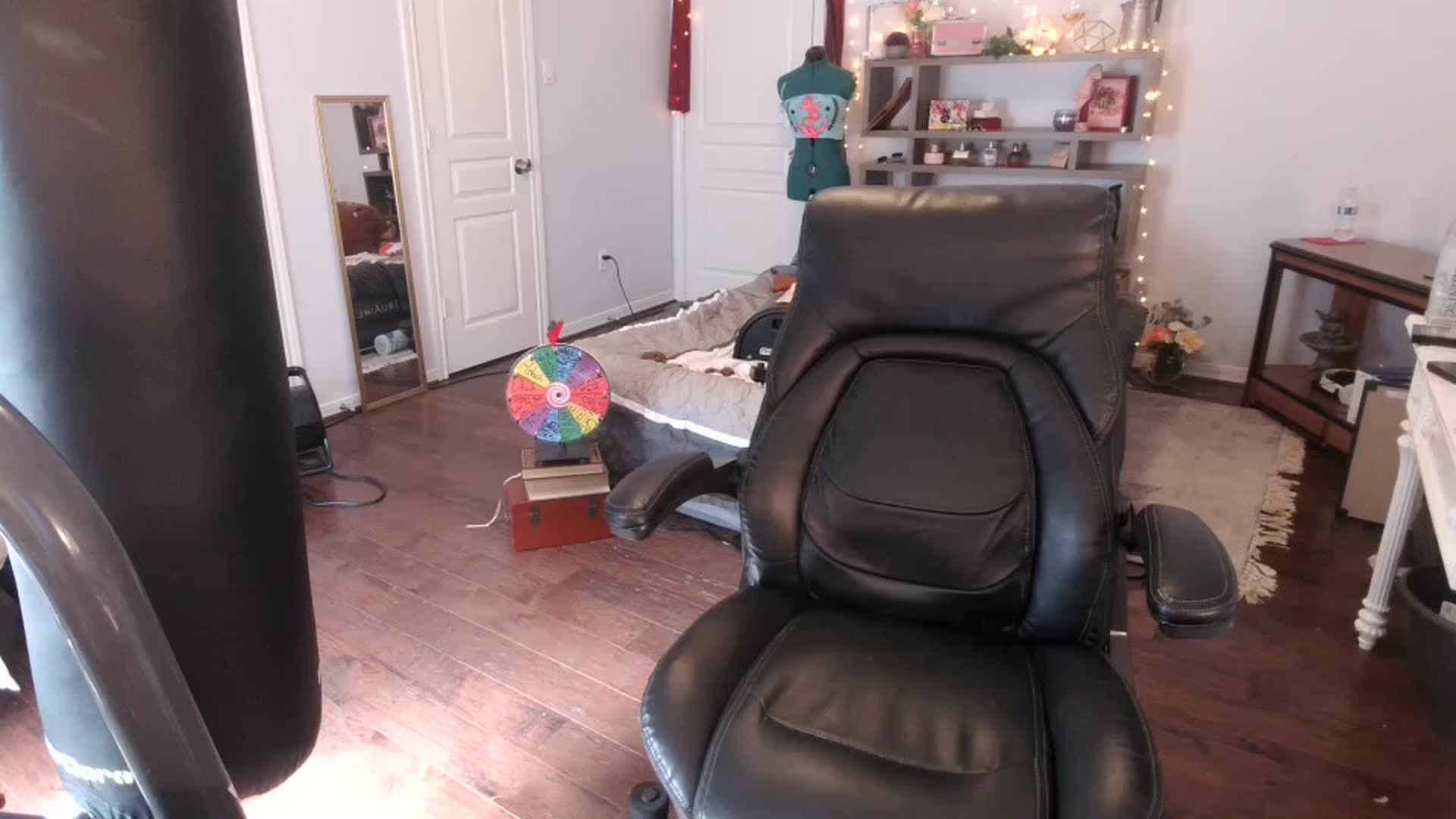 Gallery image thumbnail from Bunnydathug's myfreecams stream on, 03/14/2023, 16:19 image 16 of 20