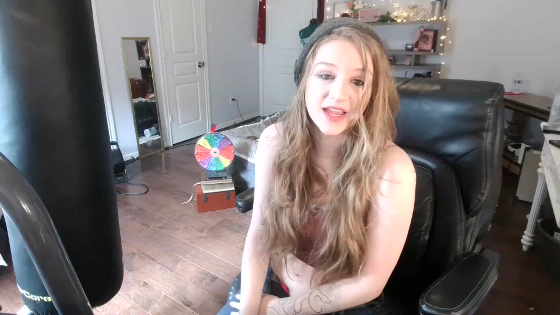 Gallery image thumbnail from Bunnydathug's myfreecams stream on, 03/14/2023, 16:19 image 3 of 20