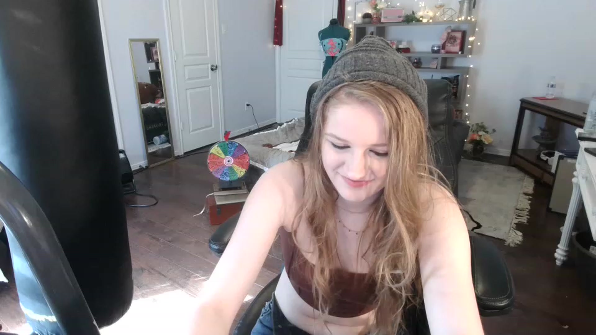 Gallery image thumbnail from Bunnydathug's myfreecams stream on, 03/14/2023, 16:19 image 10 of 20