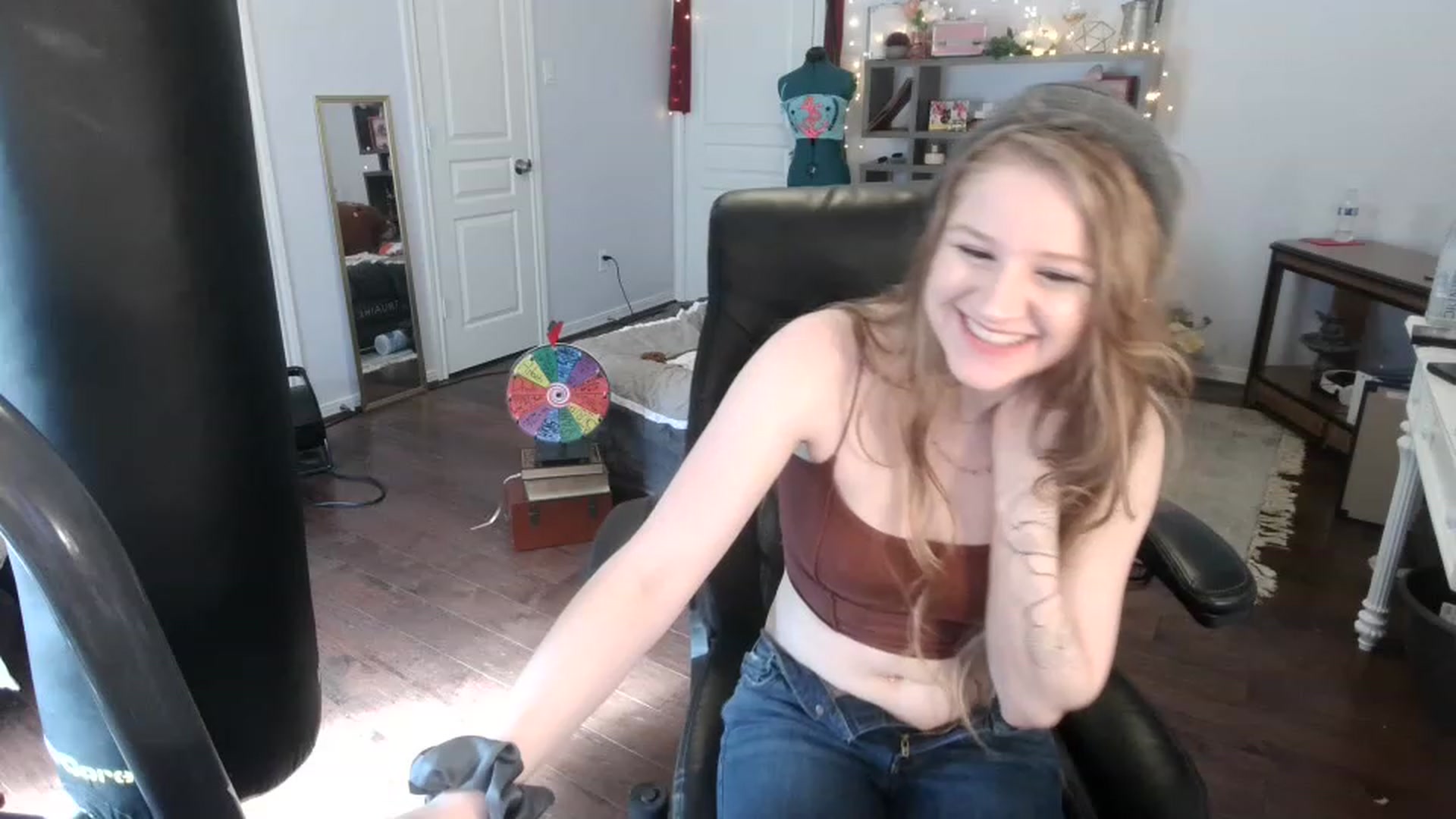 Gallery image thumbnail from Bunnydathug's myfreecams stream on, 03/14/2023, 16:19 image 8 of 20