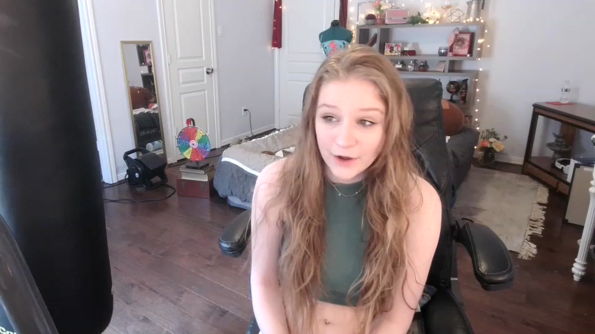 Gallery image thumbnail from Bunnydathug's myfreecams stream on, 03/15/2023, 17:40 image 3 of 20